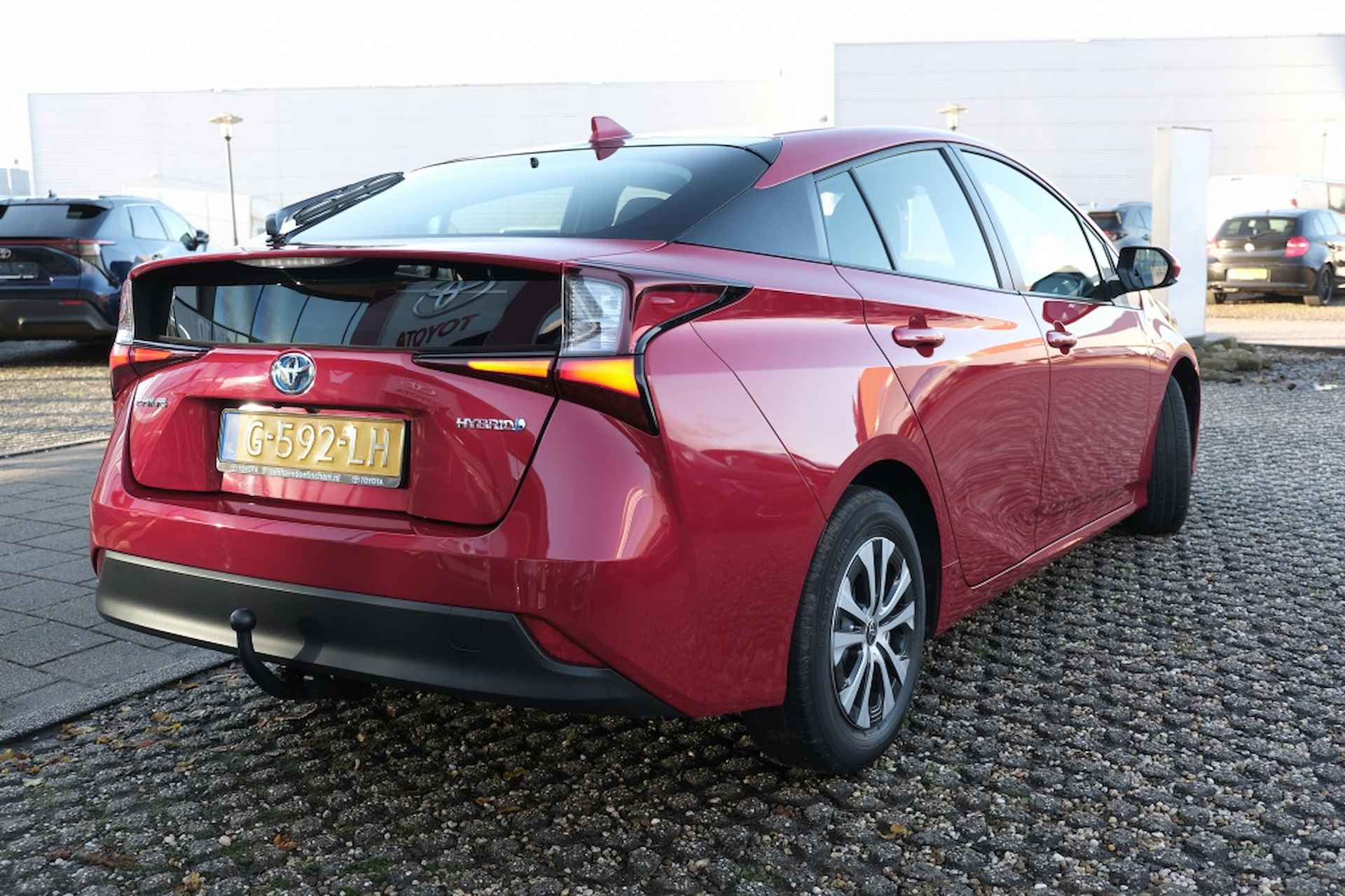 Toyota Prius 1.8 Hybrid 122PK Dynamic Automaat | Trekhaak | Navigatie | Clima - 38/40