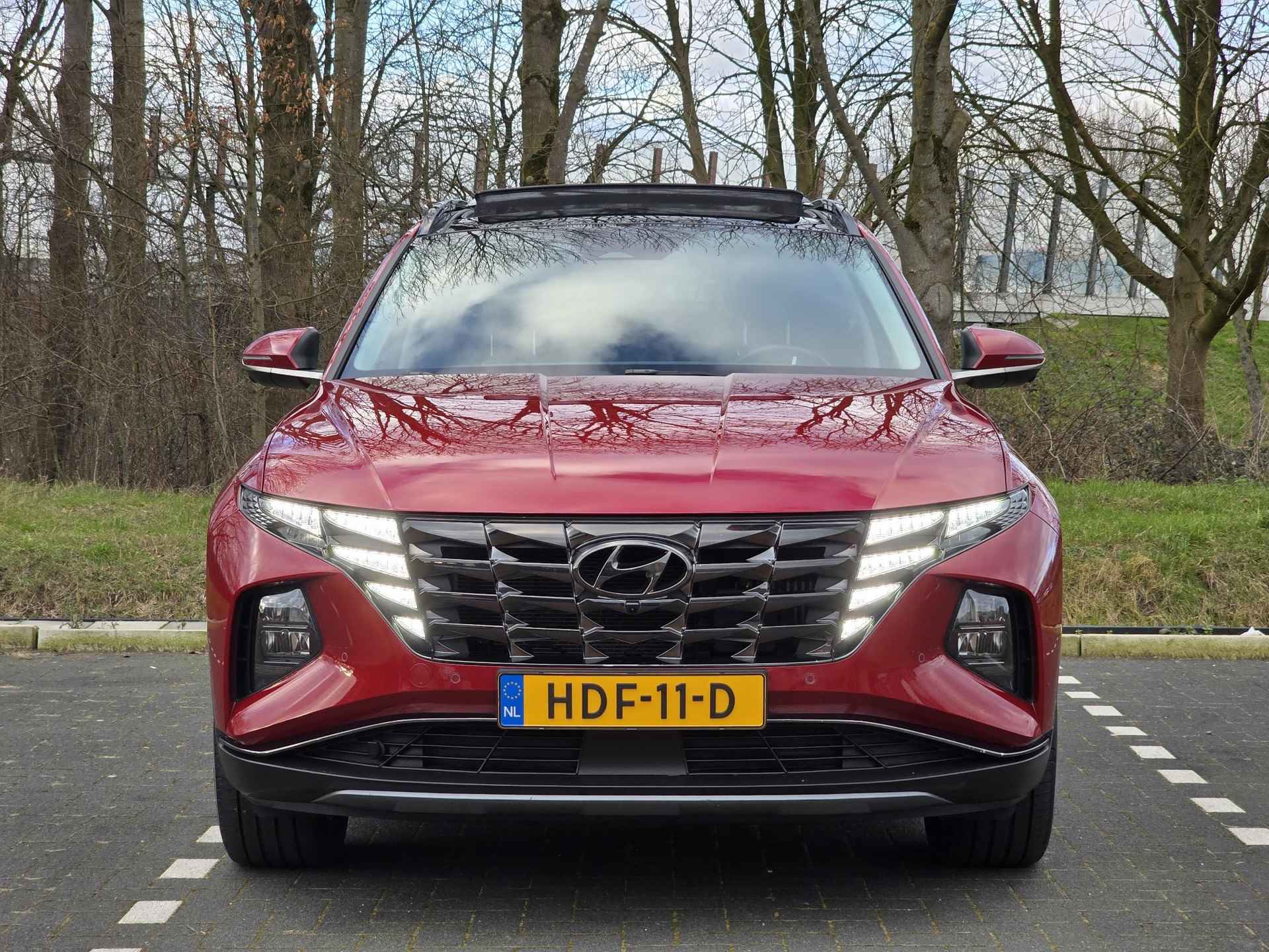 Hyundai Tucson 1.6 T-GDI PHEV 265 PK Premium Sky 4WD | Panoramische schuifkanteldak | Dodehoek camera | Ingebouwde navigatie | - 4/40