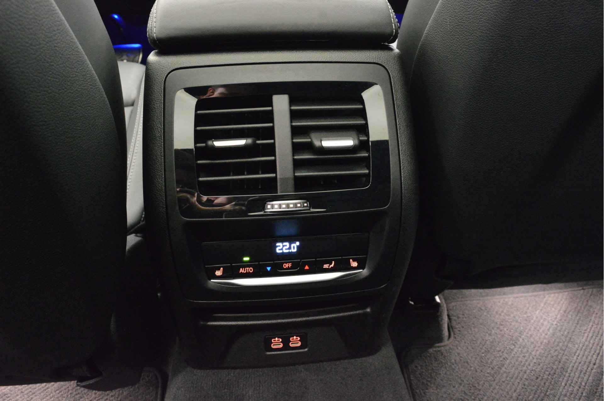 BMW X3 M Competition Automaat / Panoramadak / Trekhaak / M Sportstoelen / Parking Assistant Plus / Adaptieve LED / Stoelventilatie / Head-Up / Comfort Access - 23/28