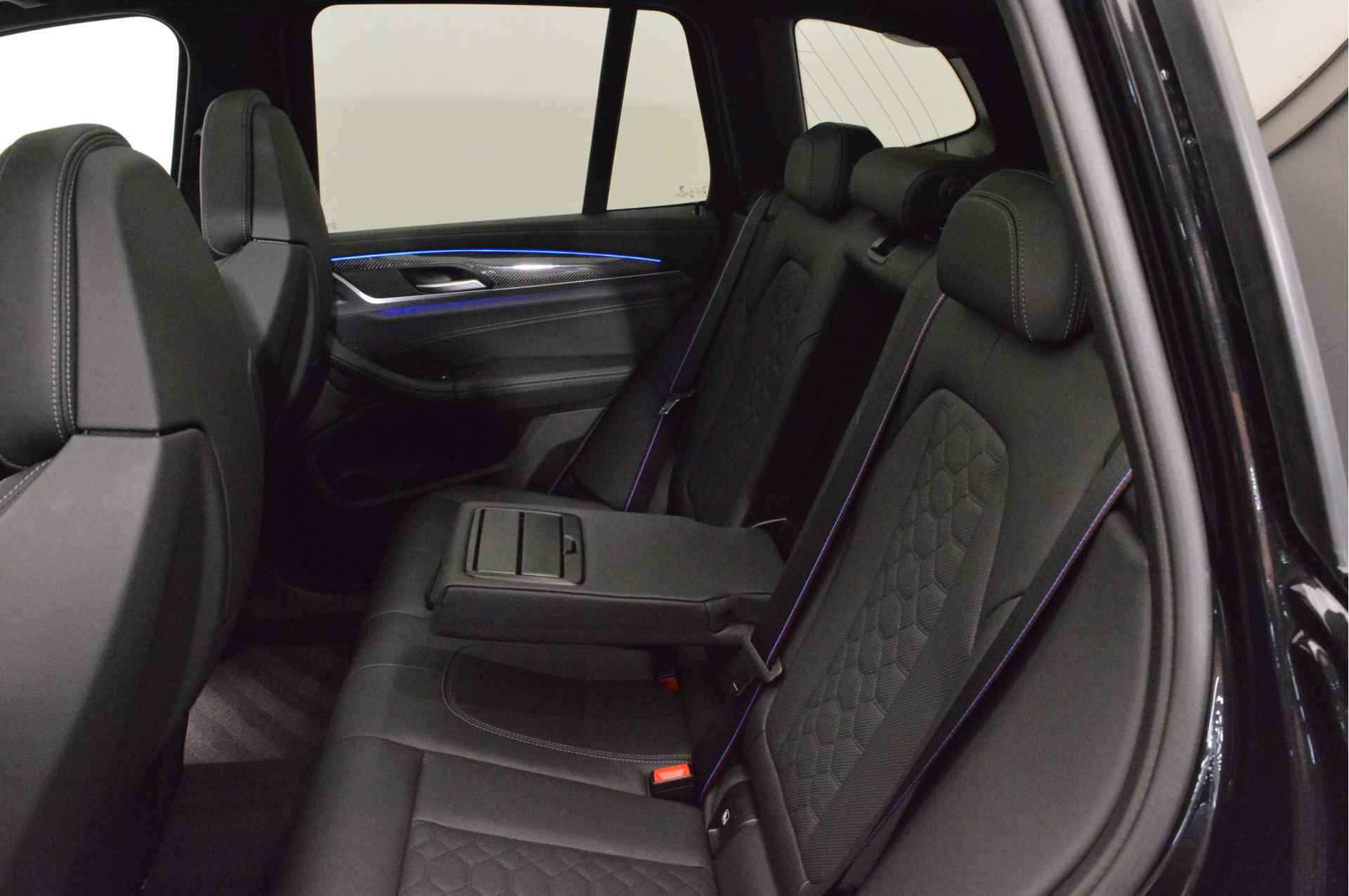 BMW X3 M Competition Automaat / Panoramadak / Trekhaak / M Sportstoelen / Parking Assistant Plus / Adaptieve LED / Stoelventilatie / Head-Up / Comfort Access - 24/28