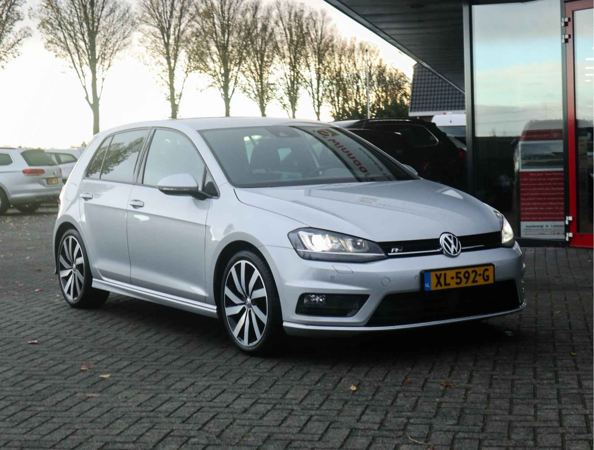 Volkswagen Golf 1.4 TSI Business Edition R Connected Navi/Clima/Stoelverw/Adapt.Cruise/PDC/2XR-line/LED/Xenon - 31/32