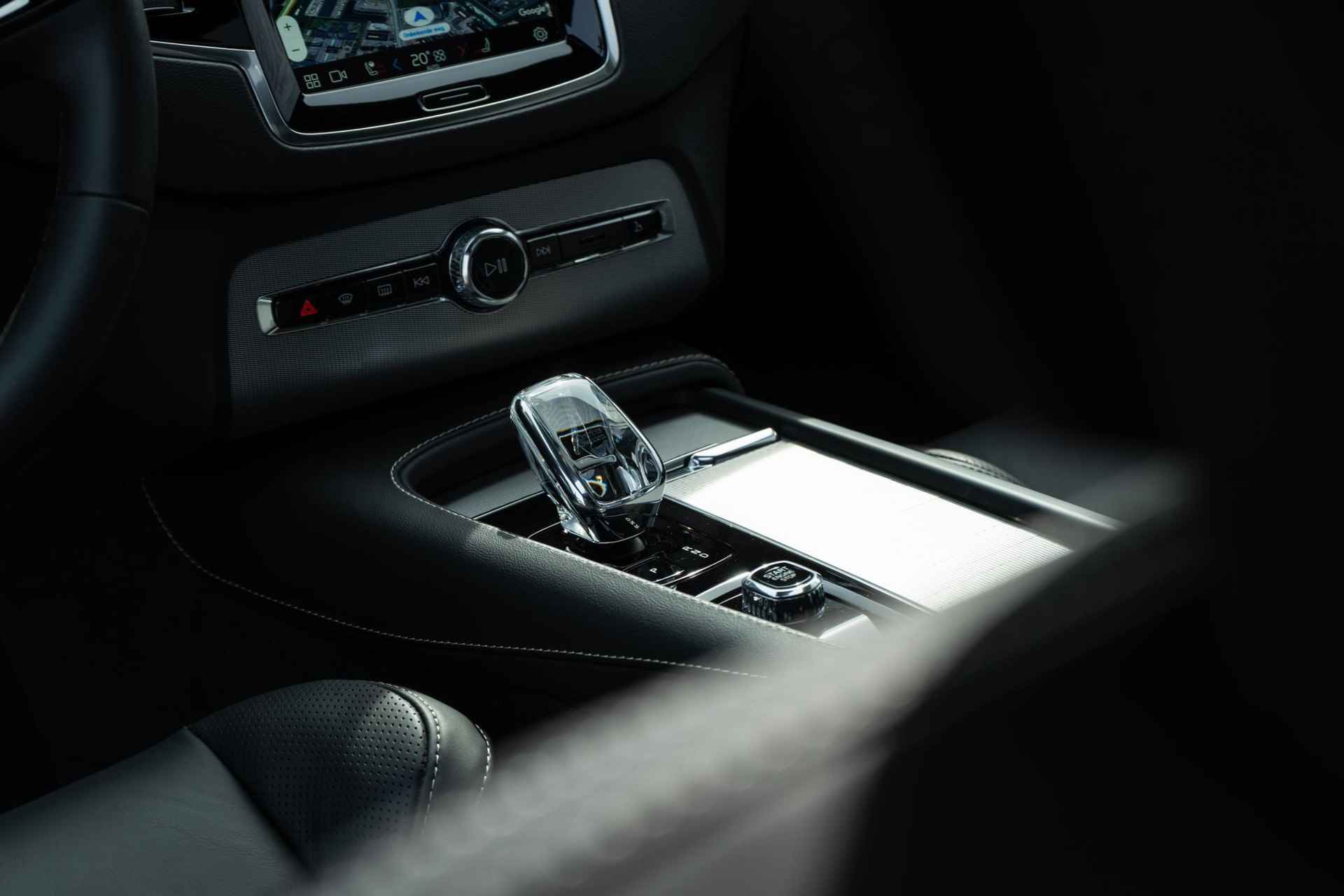Volvo XC90 T8 Recharge AWD Ultimate Dark | 7-Persoons | Luchtvering | 360 Camera | Bowers & Wilkins Audio | Schuif-/Kanteldak | Getint Glas | Keyless | 21" LM - 6/20