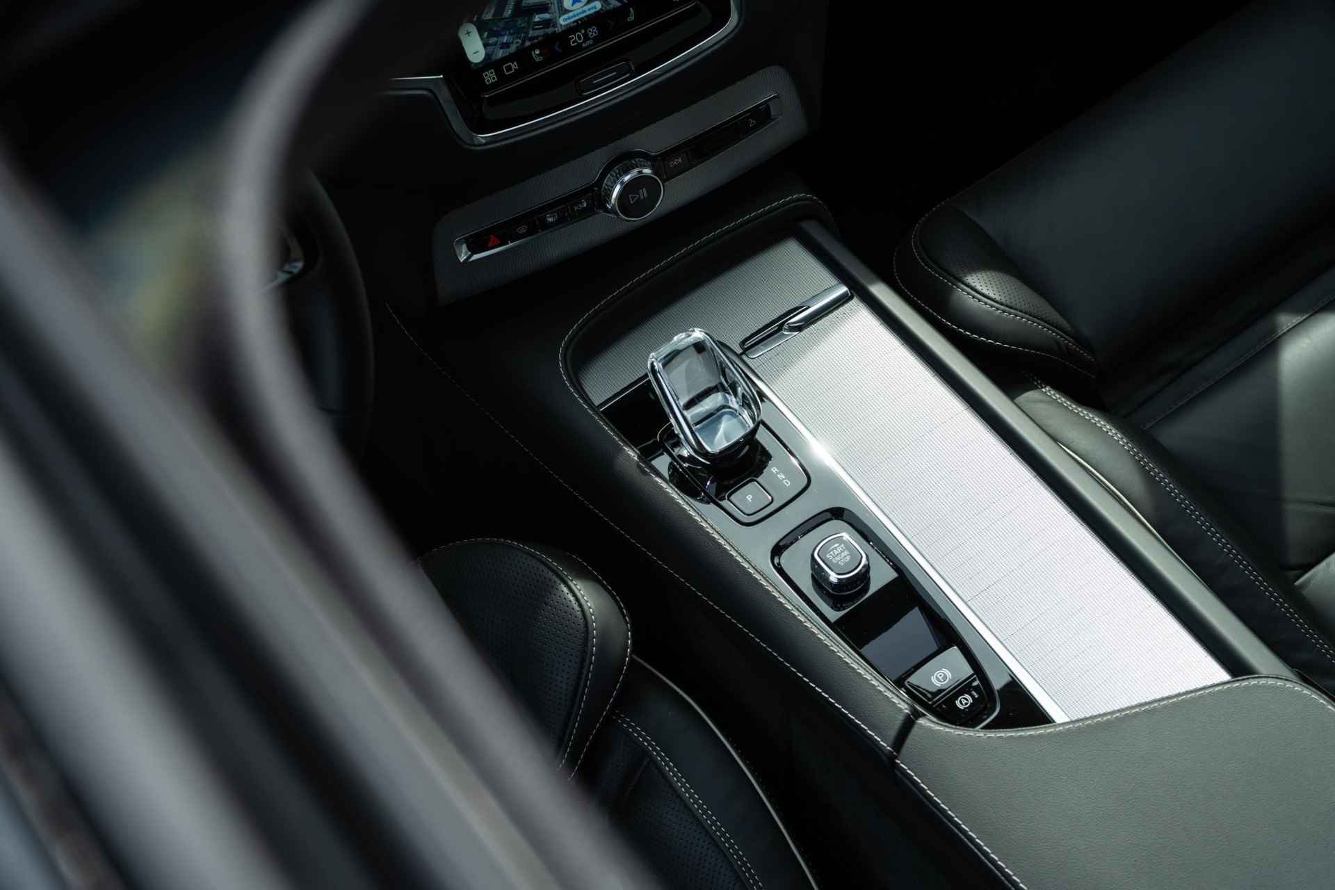 Volvo XC90 T8 Recharge AWD Ultimate Dark | 7-Persoons | Luchtvering | 360 Camera | Bowers & Wilkins Audio | Schuif-/Kanteldak | Getint Glas | Keyless | 21" LM - 11/20