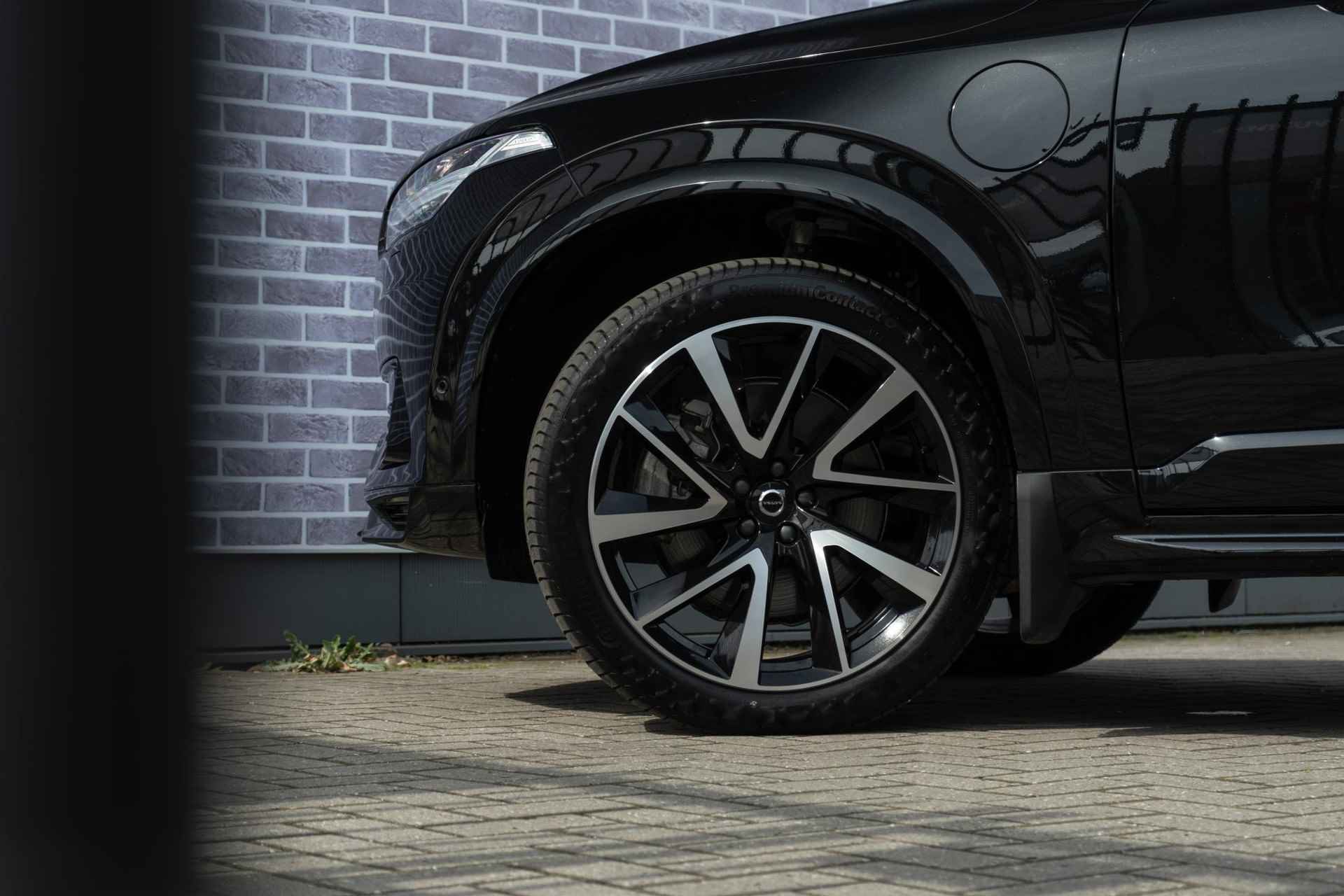Volvo XC90 T8 Recharge AWD Ultimate Dark | 7-Persoons | Luchtvering | 360 Camera | Bowers & Wilkins Audio | Schuif-/Kanteldak | Getint Glas | Keyless | 21" LM - 19/20