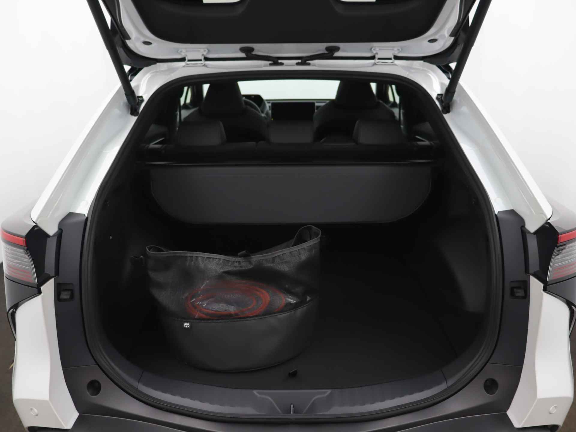 Toyota Bz4x Premium 71 kWh | Volledig leder | Stuur- & stoelverwarming | JBL | Panoramadak | - 26/28