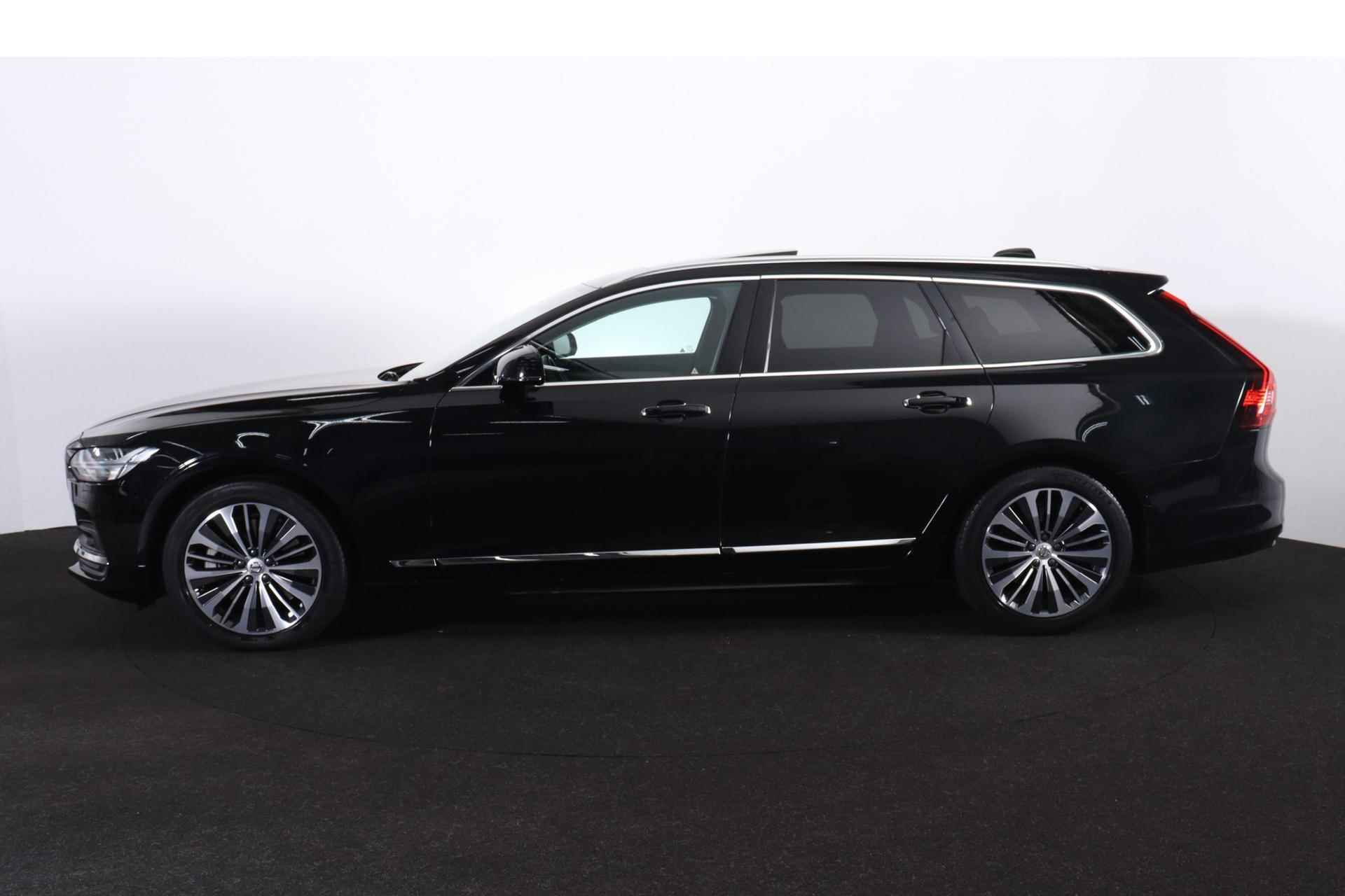 Volvo V90 B5 Inscription - Panoramisch schuif-/kanteldak - Intellisafe Assist/Surround - Bowers & Wilkins Audio - Head-up Display - Elektrisch bedienbare voorstoelen - Lederen bekleding - Verwarmbare voorstoelen - Getint glas - 360 graden camera - 4-Zone Climate Control - Draadloos telefoonlader - 3/26