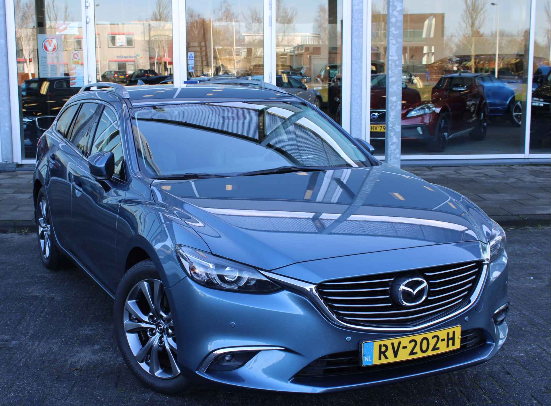 Mazda 6 Sportbreak 2.0 SkyActiv-G 165 GT-M / Leer / Elec Stoel / Climate Control / Park Assist Camera / Navigatie - 31/66