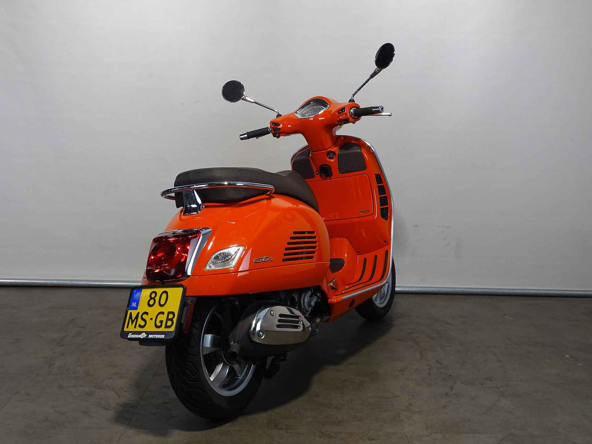 Vespa GTS 300 HPE - 8/8