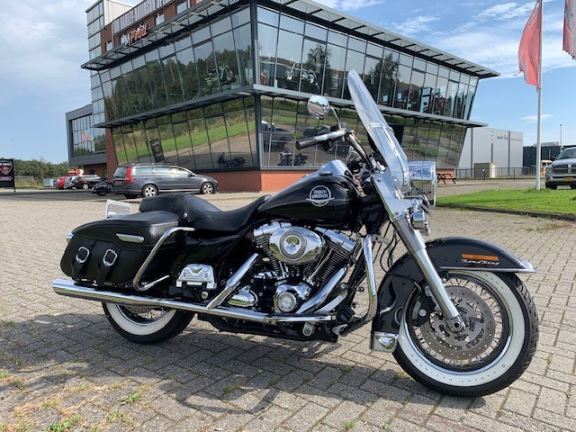 Harley-Davidson FLHRC ROADKING ROAD KING FLHR