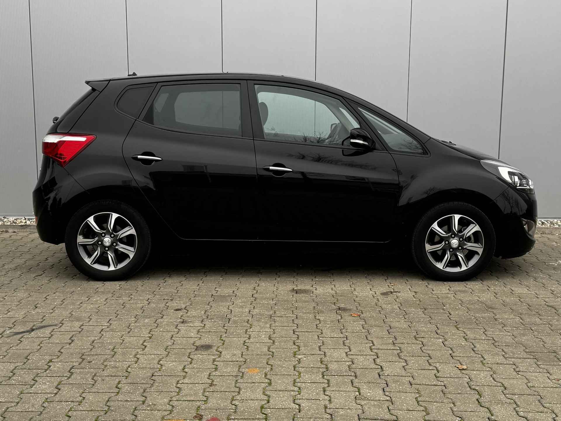 Hyundai ix20 1.6i Go Automaat / Navigatie / Schuif- Kanteldak / Climate Control / Trekhaak / Stuur & Stoelverwarming / - 19/29