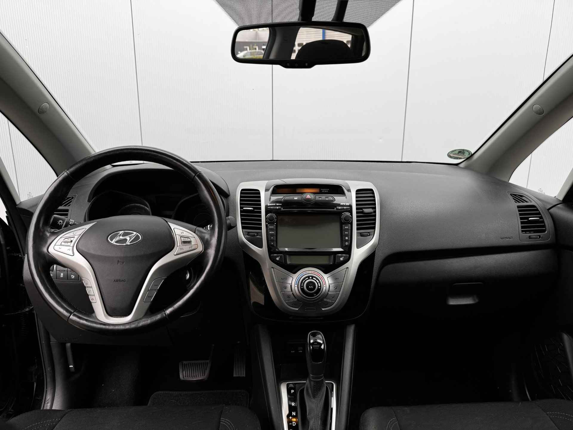 Hyundai ix20 1.6i Go Automaat / Navigatie / Schuif- Kanteldak / Climate Control / Trekhaak / Stuur & Stoelverwarming / - 26/29