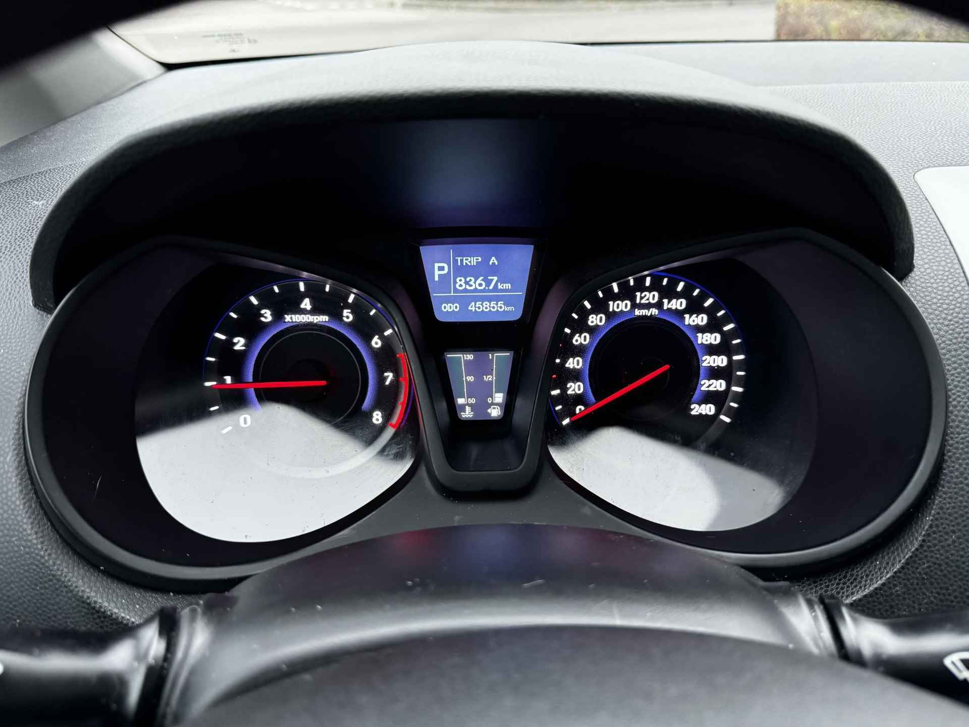 Hyundai ix20 1.6i Go Automaat / Navigatie / Schuif- Kanteldak / Climate Control / Trekhaak / Stuur & Stoelverwarming / - 27/29