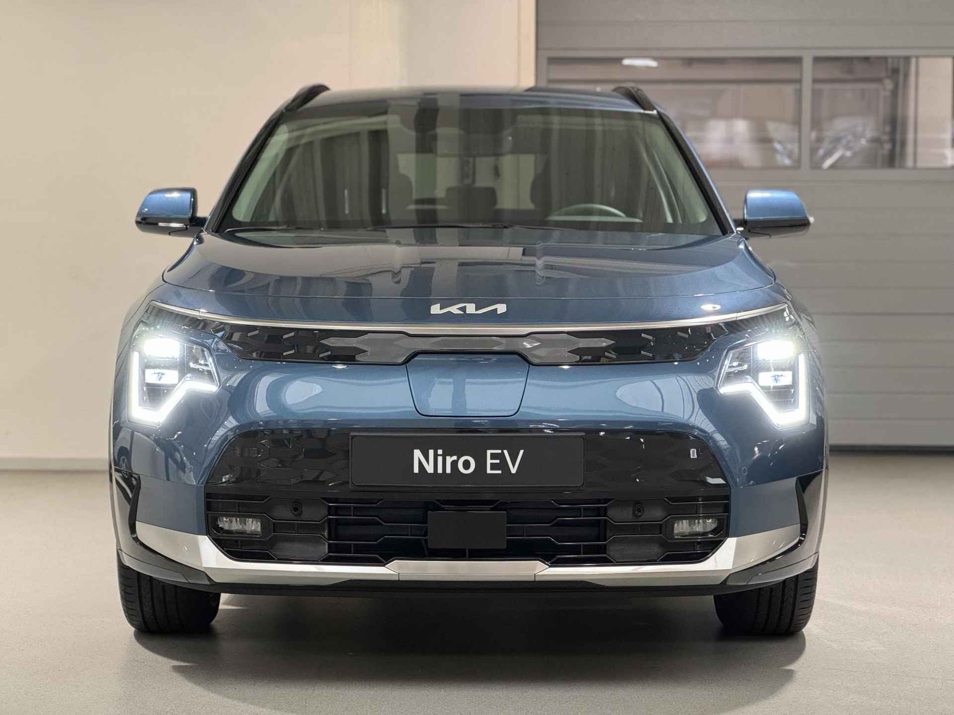 Kia Niro EV Edition Advanced 64.8 kWh | Nu te bestellen! | Private lease actietarief vanaf €458! | SEPP-subsidie t.w.v. €2.950! | Elektrisch verstelbare bestuurdersstoel | Stoel-/stuurverwarming | Privacy glass | Parkeersensoren voor- en achter | Dodehoek detectie | Adaptive cruise control | Climate control - 2/37