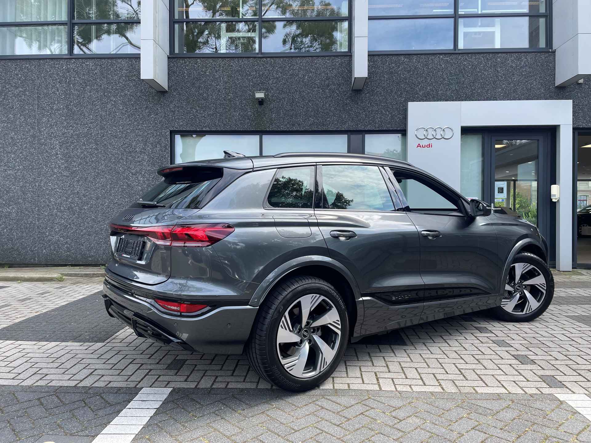 Audi Q6 e-tron S edition - 2/6