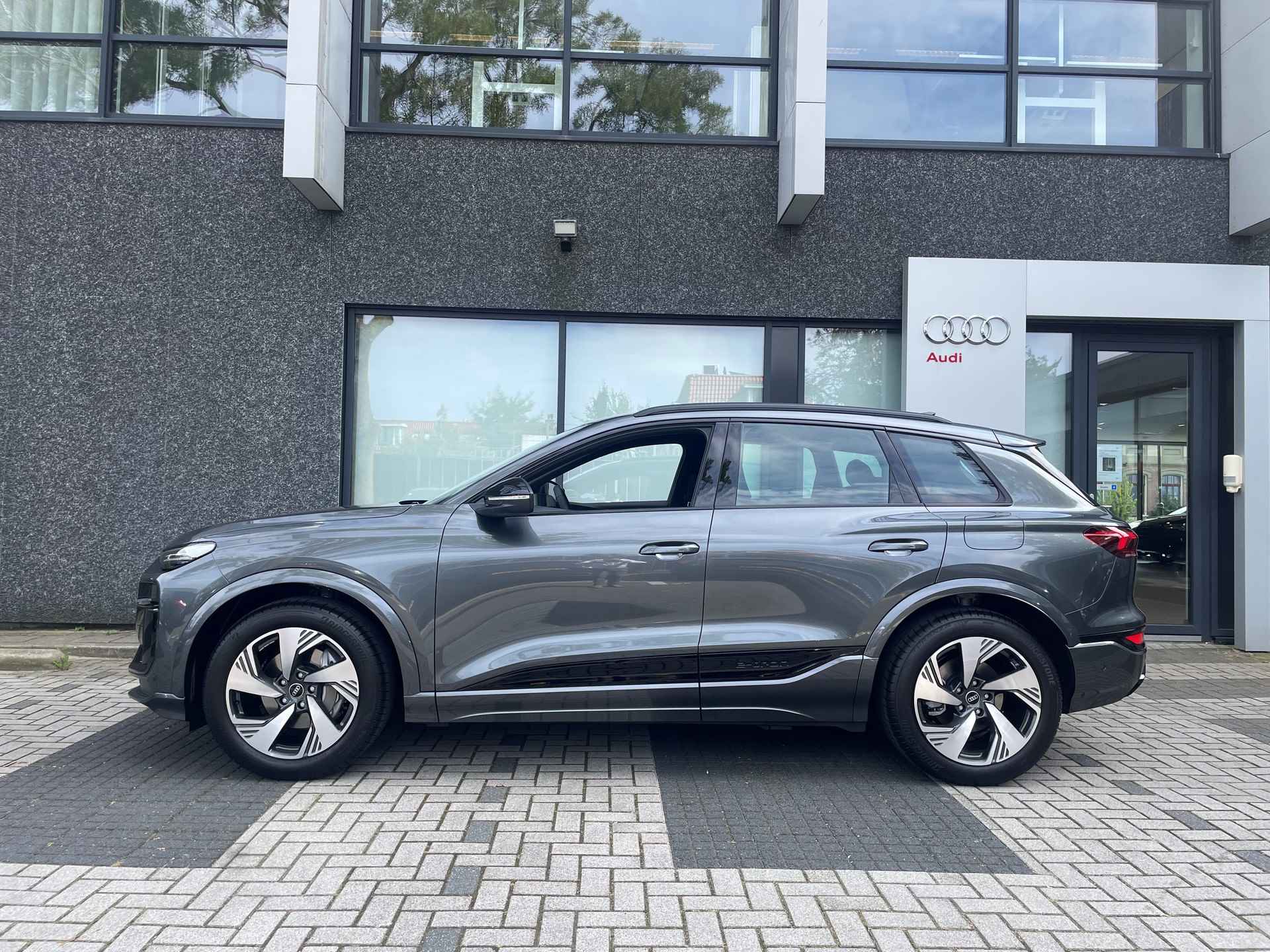 Audi Q6 e-tron S edition - 4/6