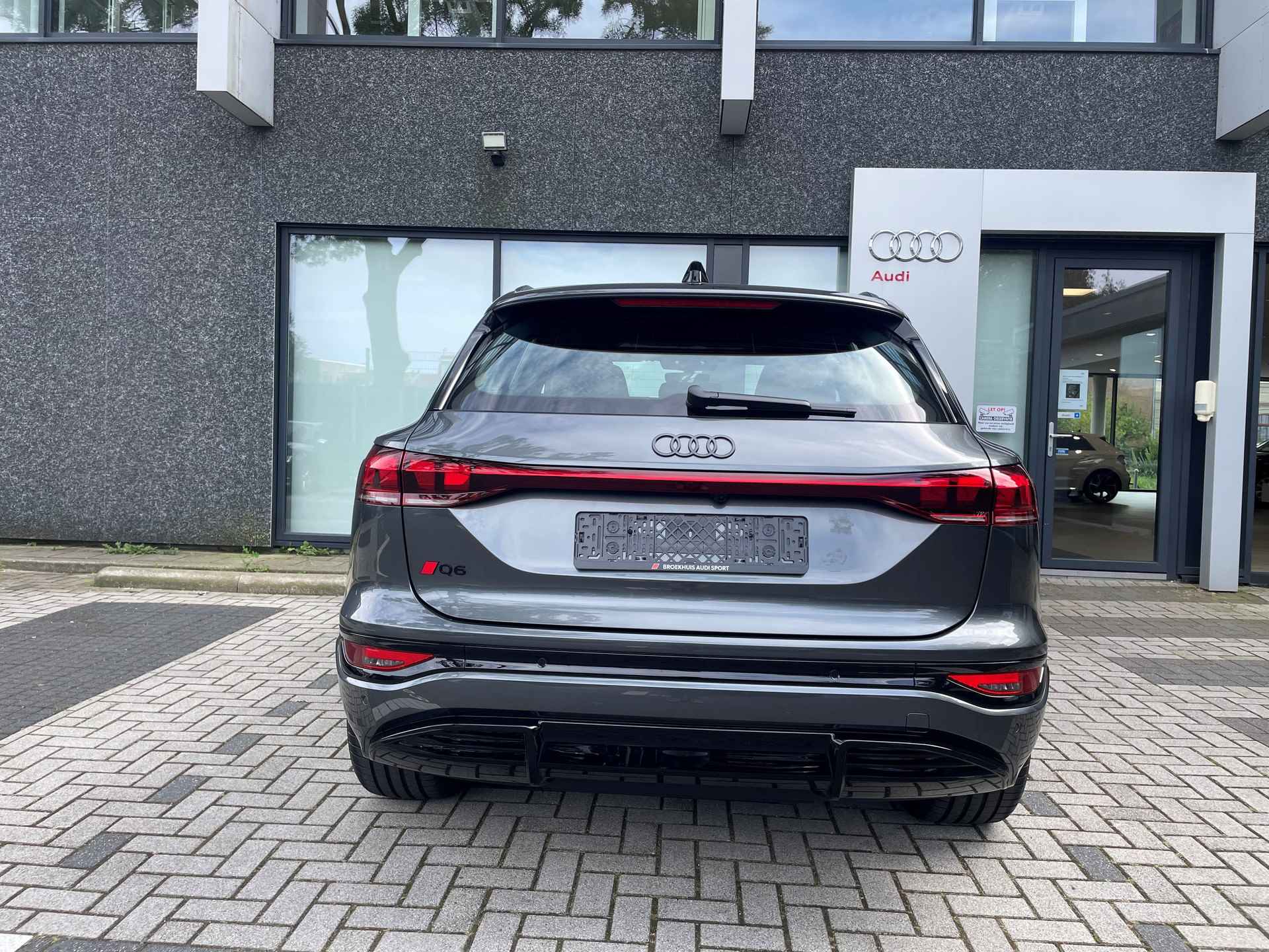 Audi Q6 e-tron S edition - 5/6