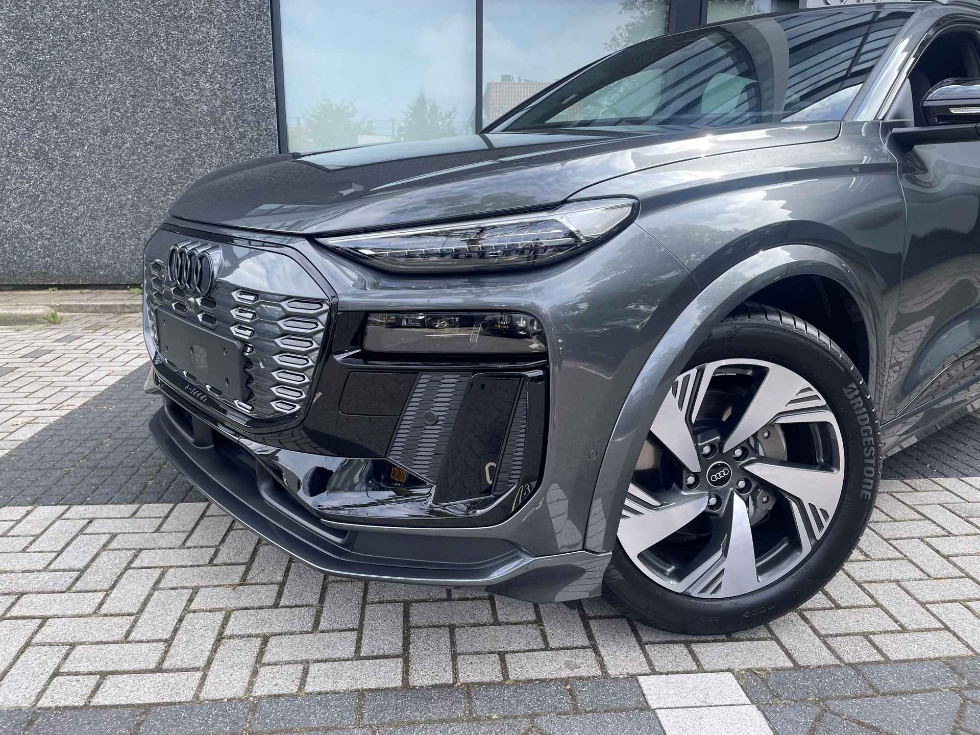 Audi Q6 e-tron S edition - 6/6