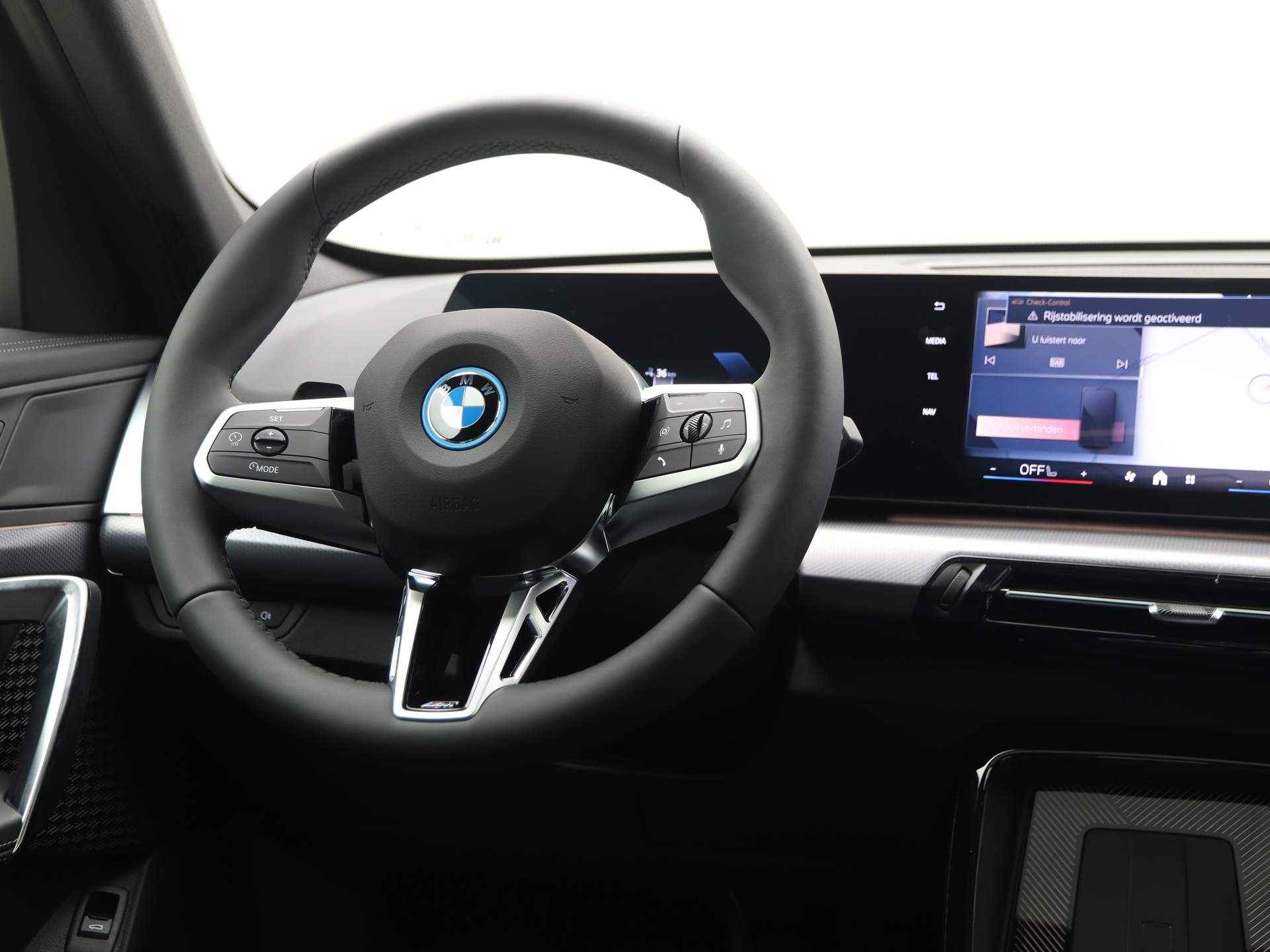 BMW iX1 eDrive20 67 kWh - 3/27