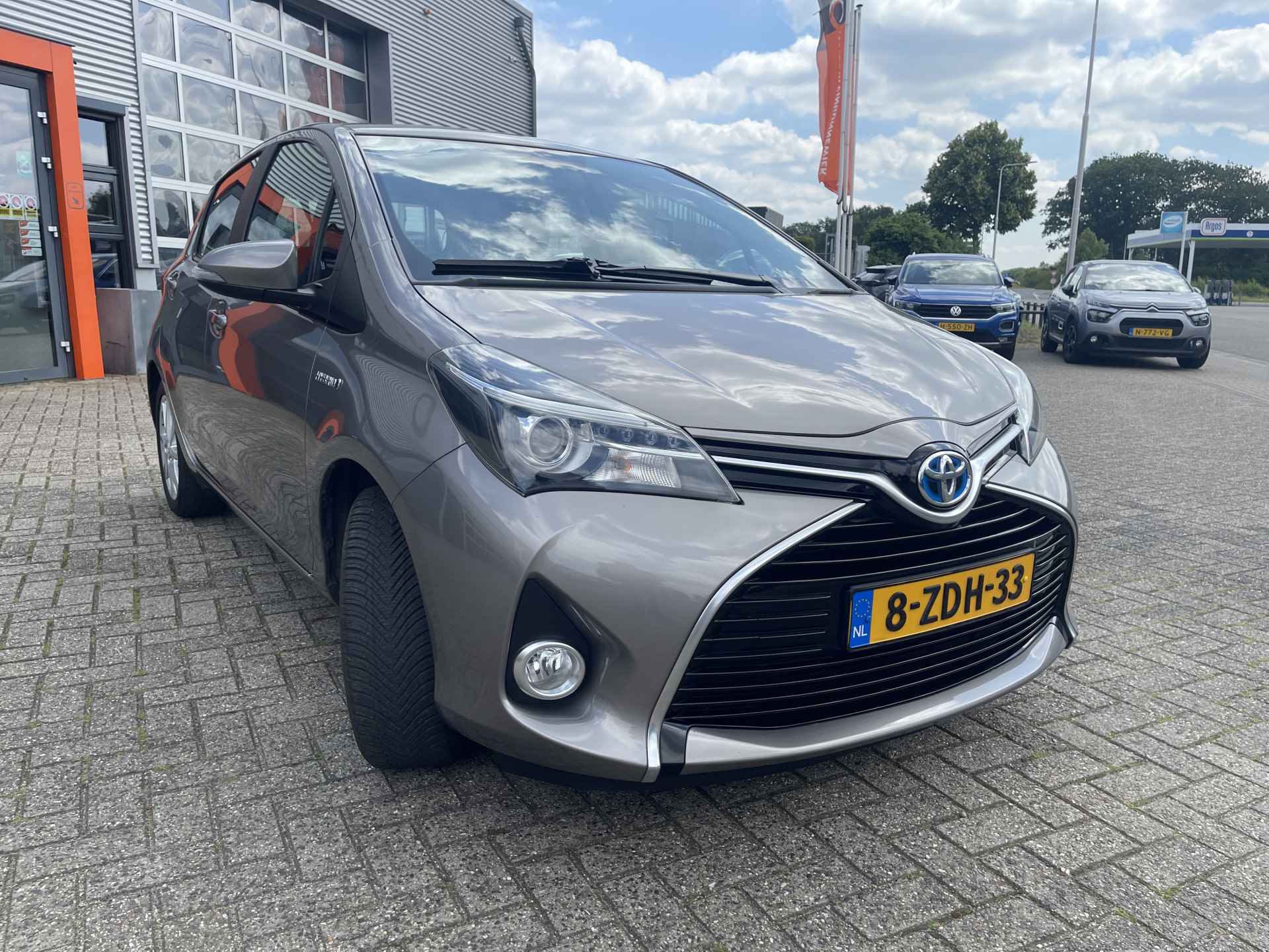 Toyota Yaris 1.5 Hybrid Dynamic NL-Auto / All-season banden / Trekhaak afn. kogel / Navi / Cruise Control / Keyless / Keyless Start / 16 inch - 8/22