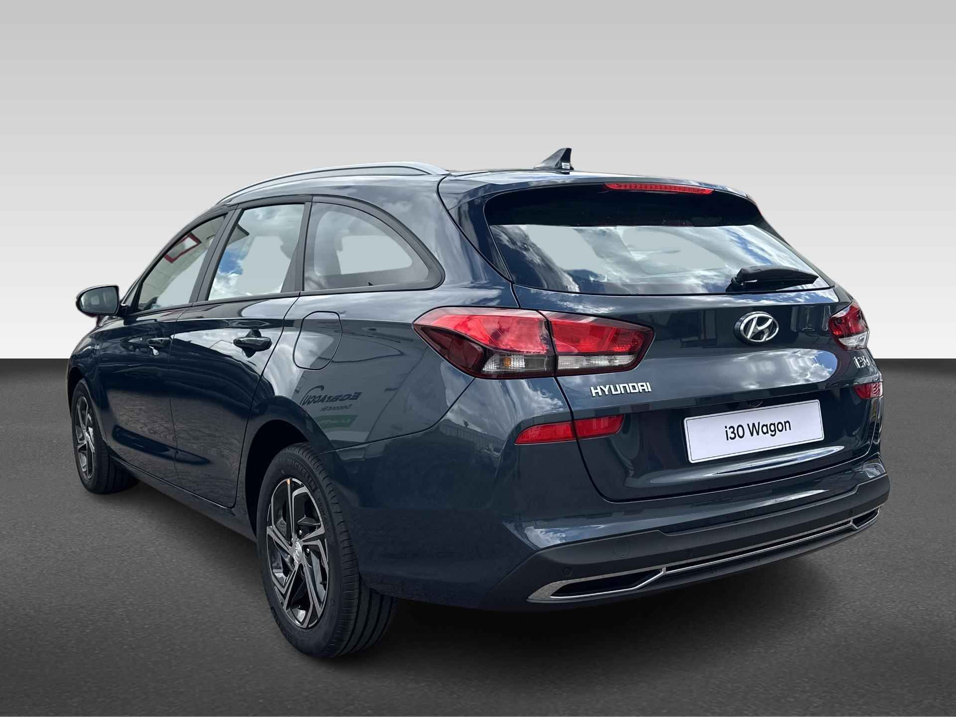 Hyundai i30 Wagon 1.0 T-GDi MHEV Comfort Smart VAN €35.190,- VOOR €31.190,- - 3/24