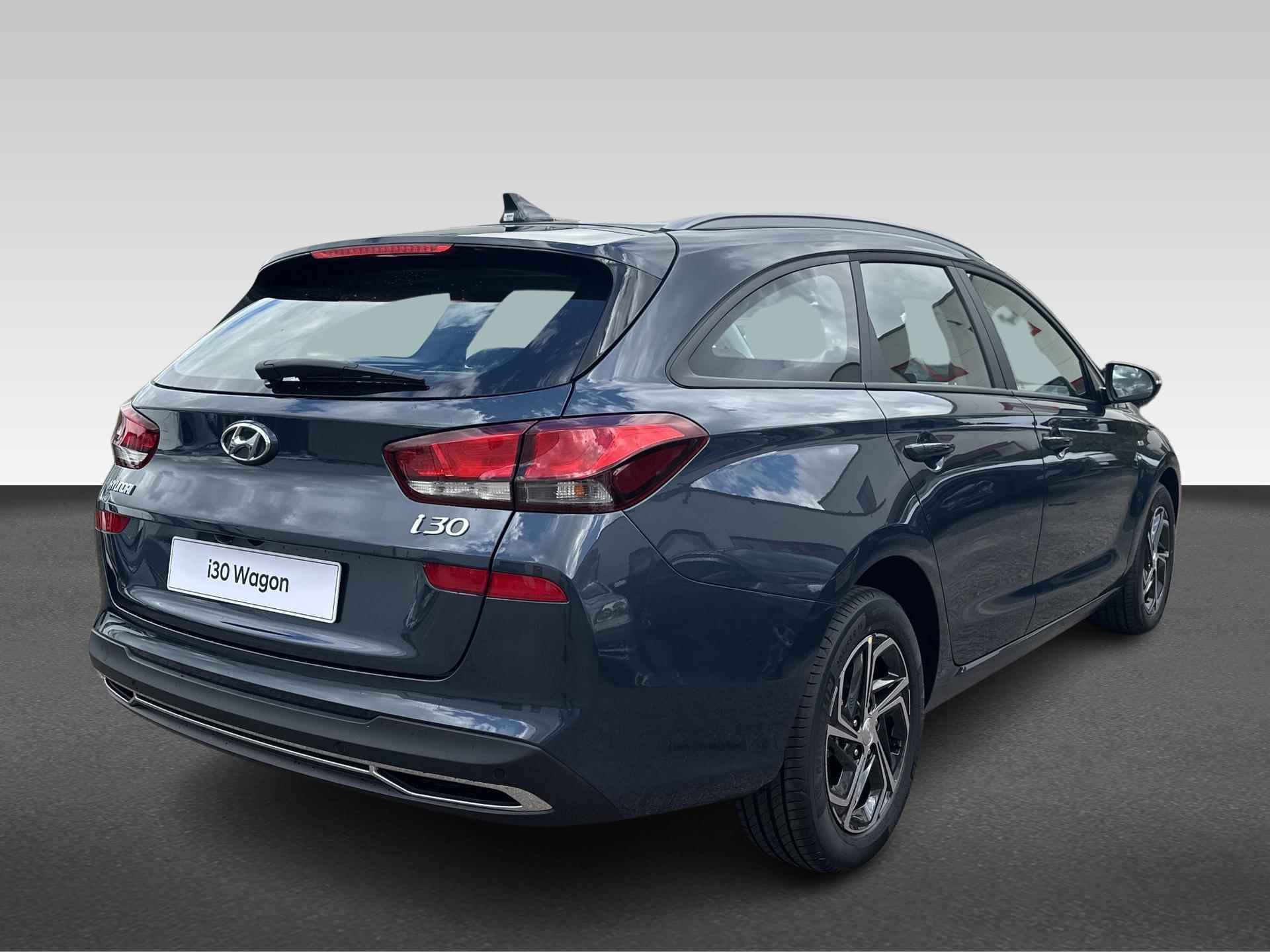 Hyundai i30 Wagon 1.0 T-GDi MHEV Comfort Smart VAN €35.190,- VOOR €31.190,- - 4/24