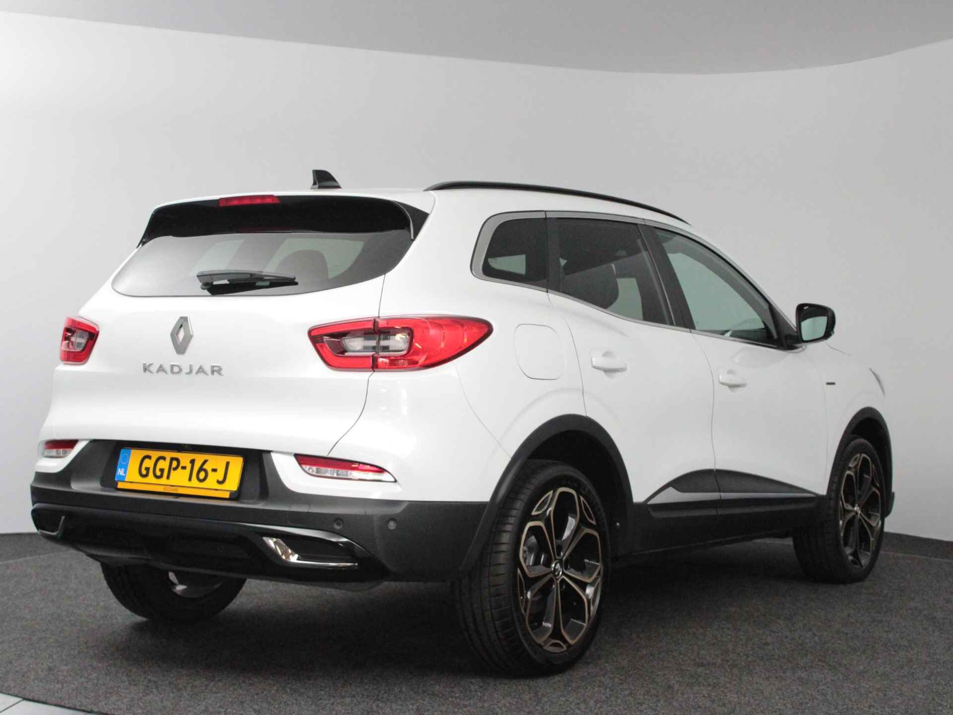 Renault Kadjar 1.3 TCe 140 EDC Black Edition | Automaat | Navi | Clima | Cruise | LM velgen 19" | Leder/Alcantara | Carplay/Android Auto - 4/54