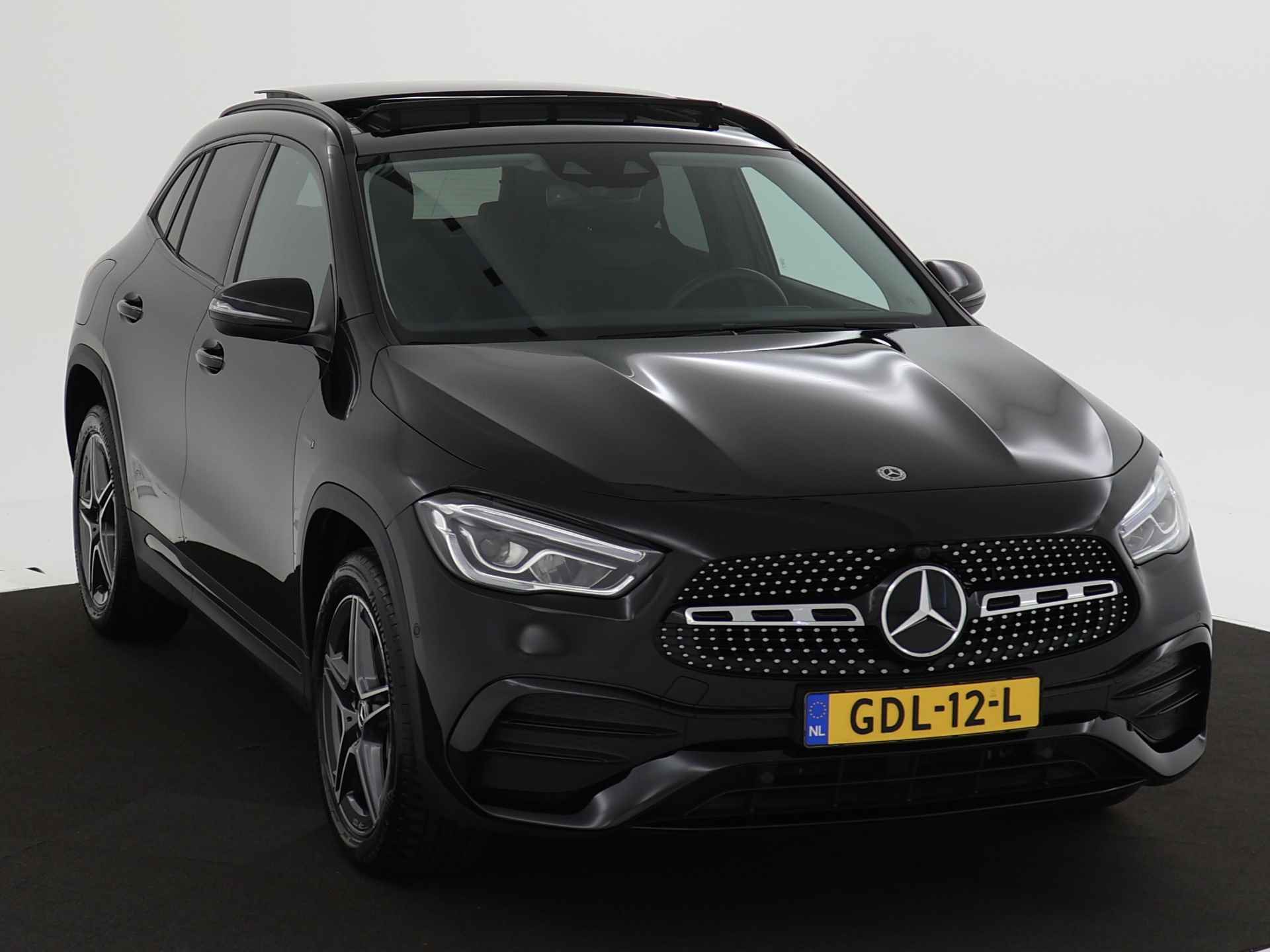 Mercedes-Benz GLA 250 e AMG Plug-In Hybride Limited | Panorama Schuif-Kanteldak | AMG Styling | Inclusief 24 maanden Mercedes-Benz Certified garantie voor Europa. - 29/45