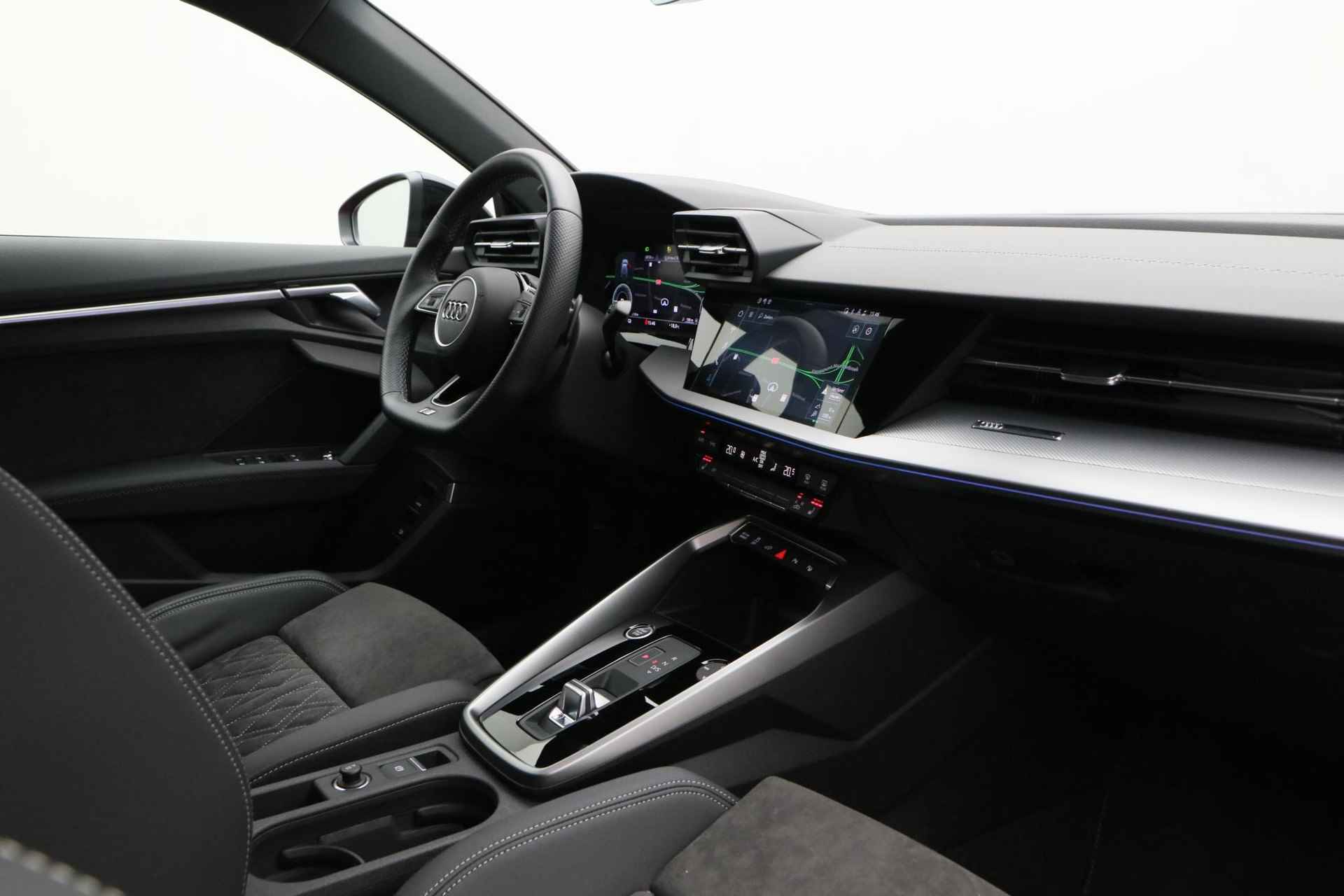 Audi A3 Sportback 45 TFSI e 245PK S-tronic S Line | Pano | Matrix LED | B&O | Leder/alcantara | Elektr. voorstoelen | Stoelverwarming | Camera | Navi - 37/40