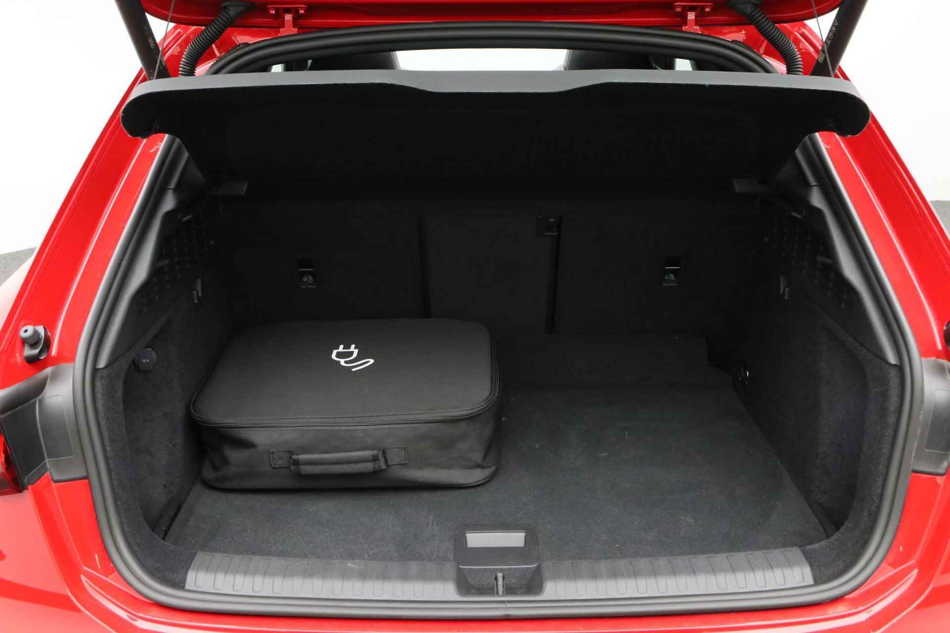 Audi A3 Sportback 45 TFSI e 245PK S-tronic S Line | Pano | Matrix LED | B&O | Leder/alcantara | Elektr. voorstoelen | Stoelverwarming | Camera | Navi - 40/40