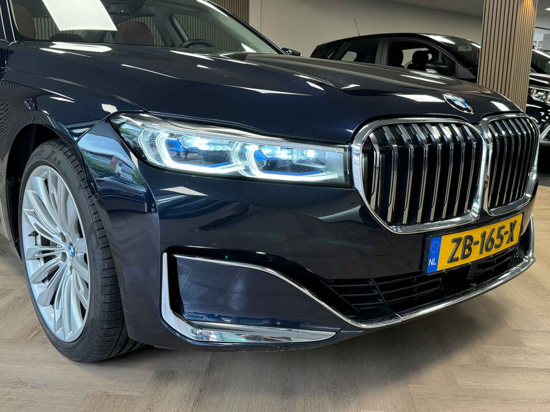 BMW 7-serie 745Le AUT. xDrive High Executive CarbonCore PANO NAVI CAMERA LEDER AMBIANCEVERLICHTING MEMORY - 6/60