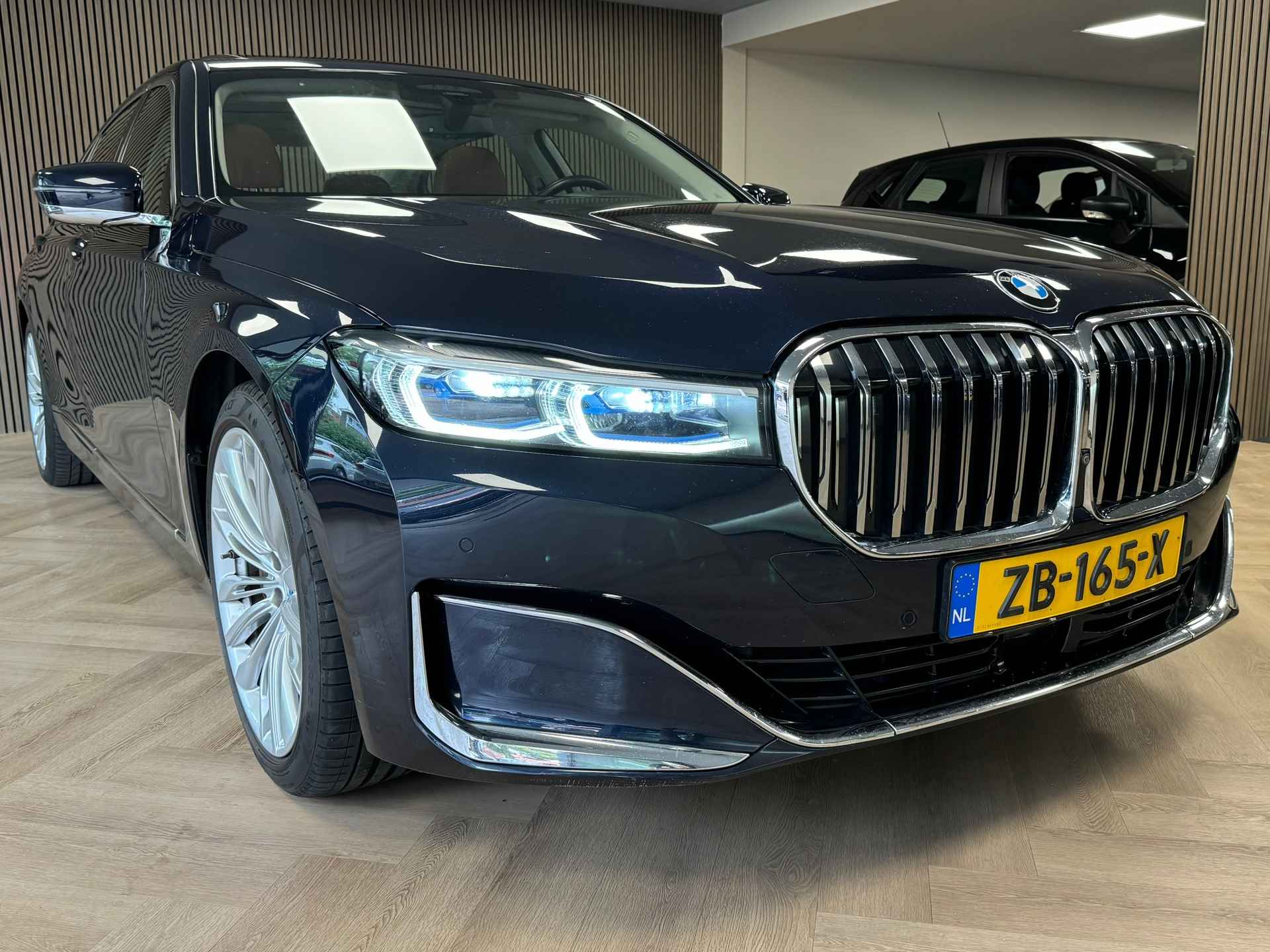 BMW 7-serie 745Le AUT. xDrive High Executive CarbonCore PANO NAVI CAMERA LEDER AMBIANCEVERLICHTING MEMORY - 7/60