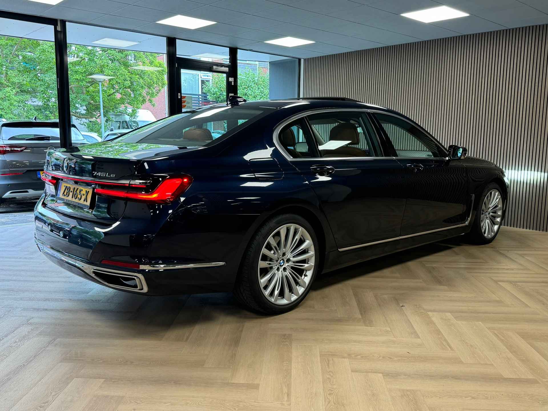 BMW 7-serie 745Le AUT. xDrive High Executive CarbonCore PANO NAVI CAMERA LEDER AMBIANCEVERLICHTING MEMORY - 12/60