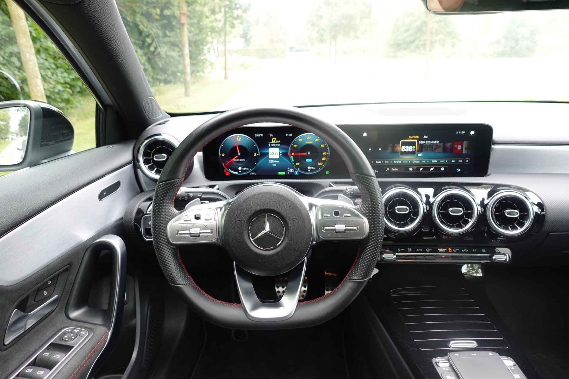 Mercedes-Benz A-Klasse 250 e Premium Plus AMG, Pano, 360 graden camera, Led - 30/54