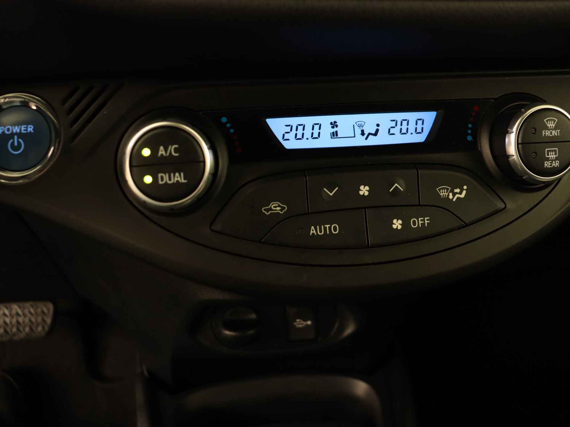 Toyota Yaris 1.5 Hybrid GR-Sport I Apple Carplay & Android Auto I Climate Control I Cruise Control I Camera I 1e Eigenaar I Dealer Onderhouden I Zwart Dak I Dak Spoiler I - 11/49