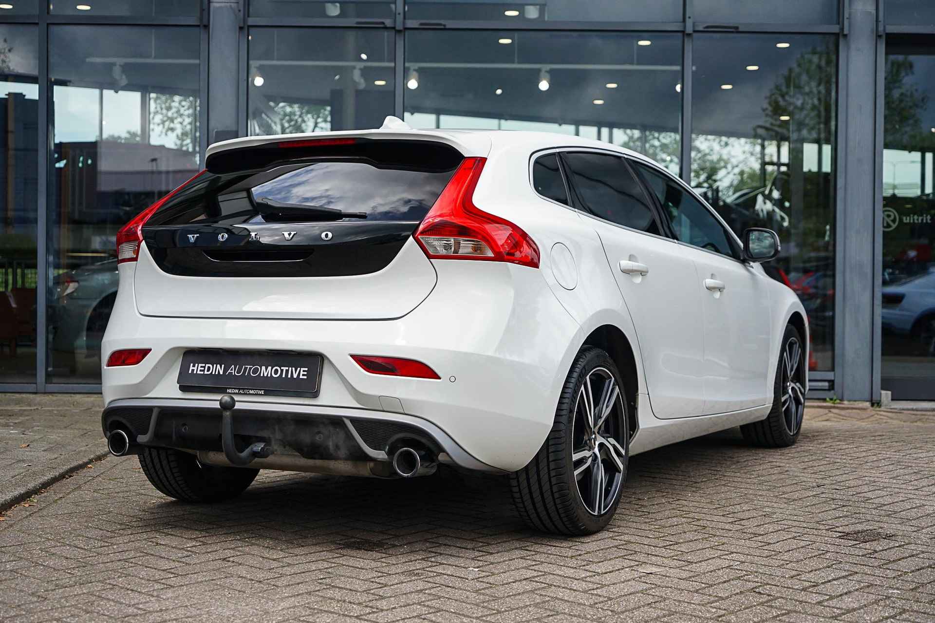 Volvo V40 1.5 T3 R-Design Automaat | Navigatie | Stoelverwarming | Sportstoelen | Harman/ Kardon Audio | Trekhaak - 6/27