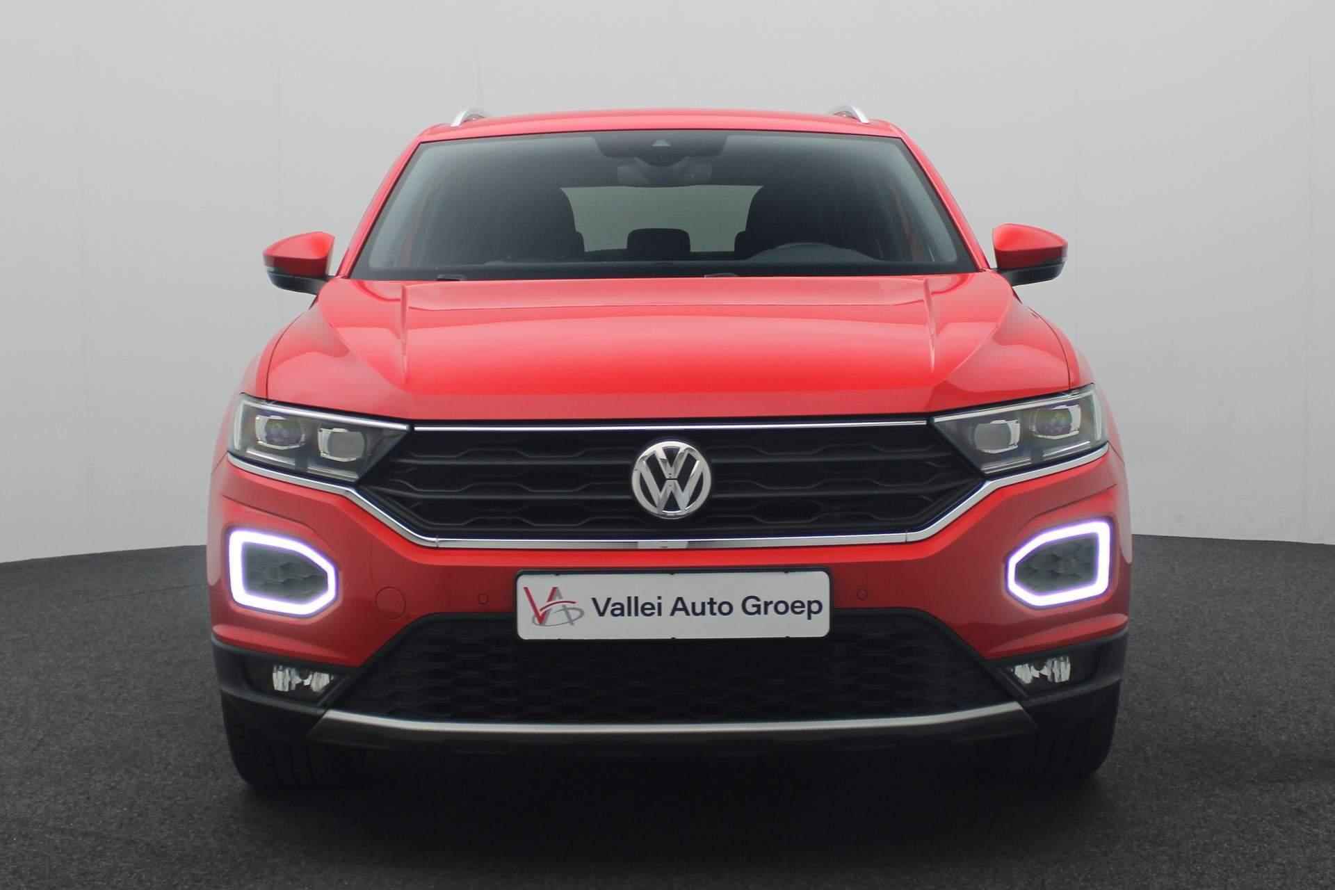 Volkswagen T-Roc 1.5 TSI 150PK Sport | Trekhaak | Camera | Stoelverwarming | Navi | Sportonderstel | ACC | Virtual Cockpit - 13/33