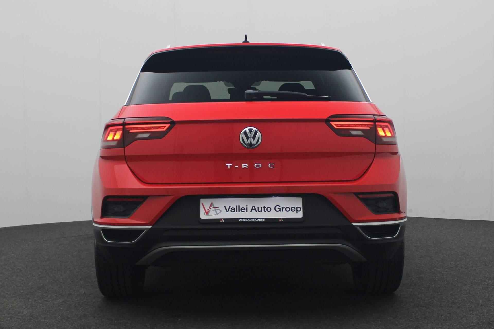 Volkswagen T-Roc 1.5 TSI 150PK Sport | Trekhaak | Camera | Stoelverwarming | Navi | Sportonderstel | ACC | Virtual Cockpit - 14/33