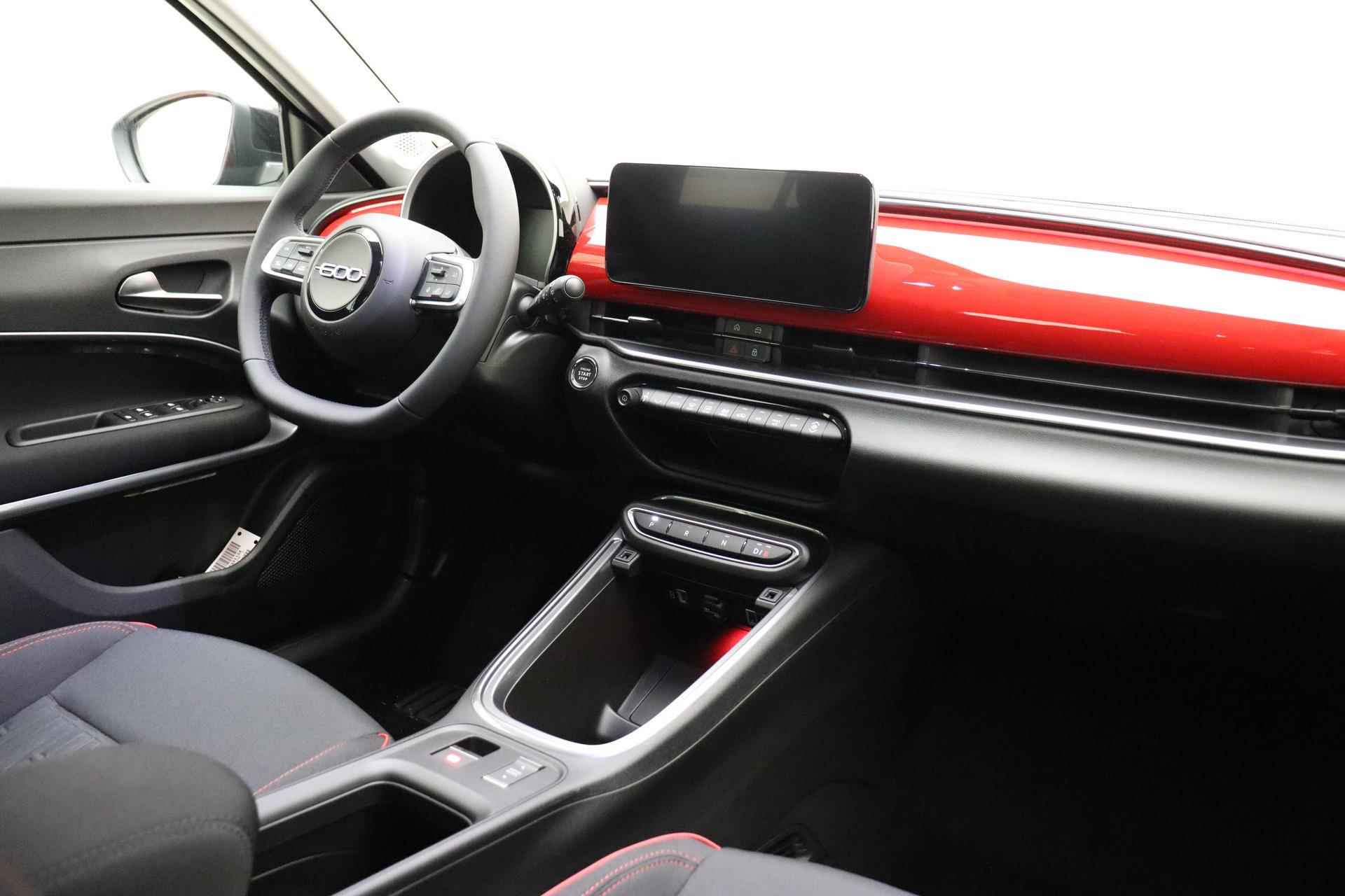 Fiat 600e RED 54 kWh | Apple Carplay/Android auto | LED koplampen | Keyless start | Parkeersensoren achter | Informeer naar beschikbaarheid - 4/41
