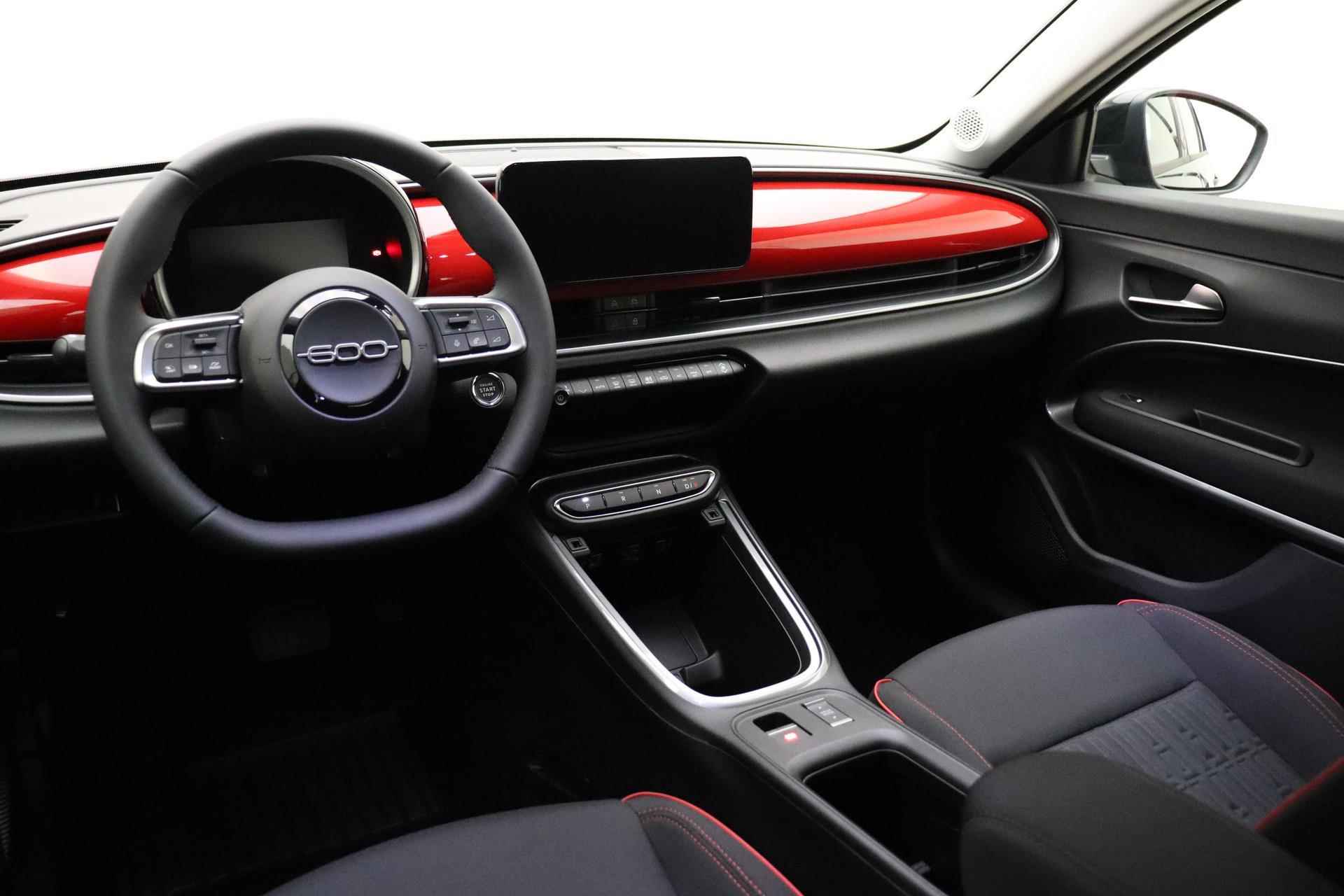 Fiat 600e RED 54 kWh | Apple Carplay/Android auto | LED koplampen | Keyless start | Parkeersensoren achter | Informeer naar beschikbaarheid - 8/41