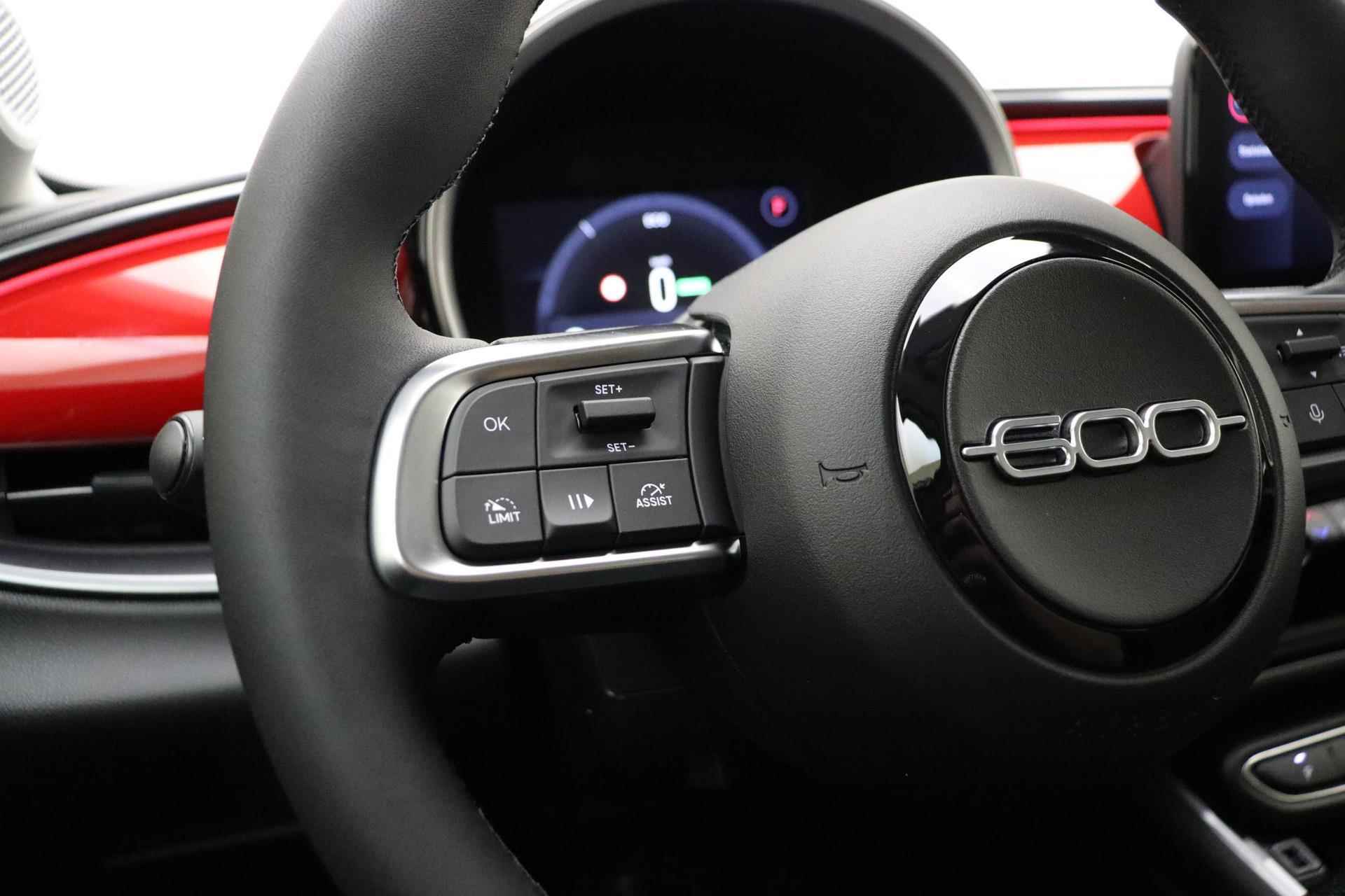 Fiat 600e RED 54 kWh | Apple Carplay/Android auto | LED koplampen | Keyless start | Parkeersensoren achter | Informeer naar beschikbaarheid - 33/41