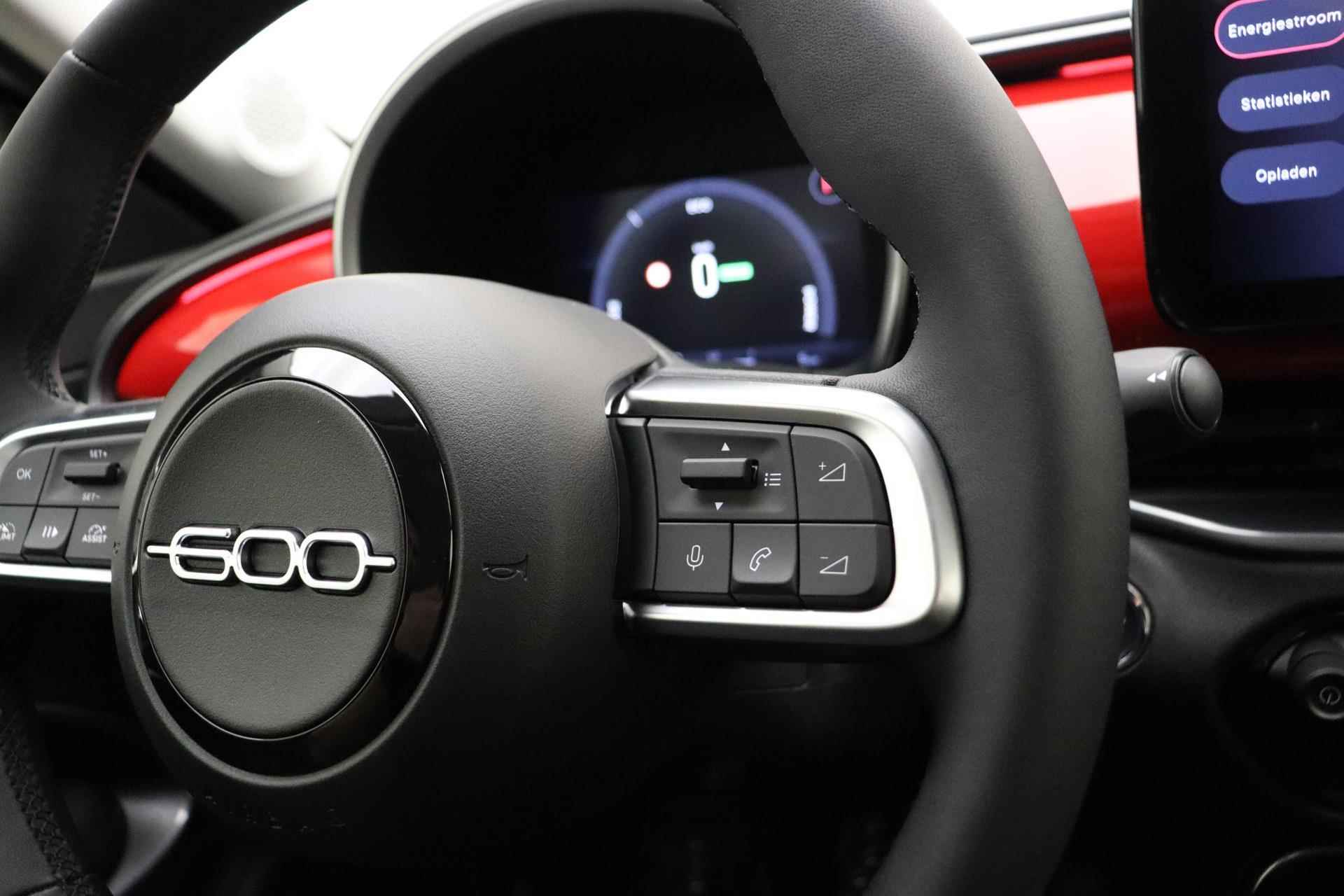 Fiat 600e RED 54 kWh | Apple Carplay/Android auto | LED koplampen | Keyless start | Parkeersensoren achter | Informeer naar beschikbaarheid - 34/41