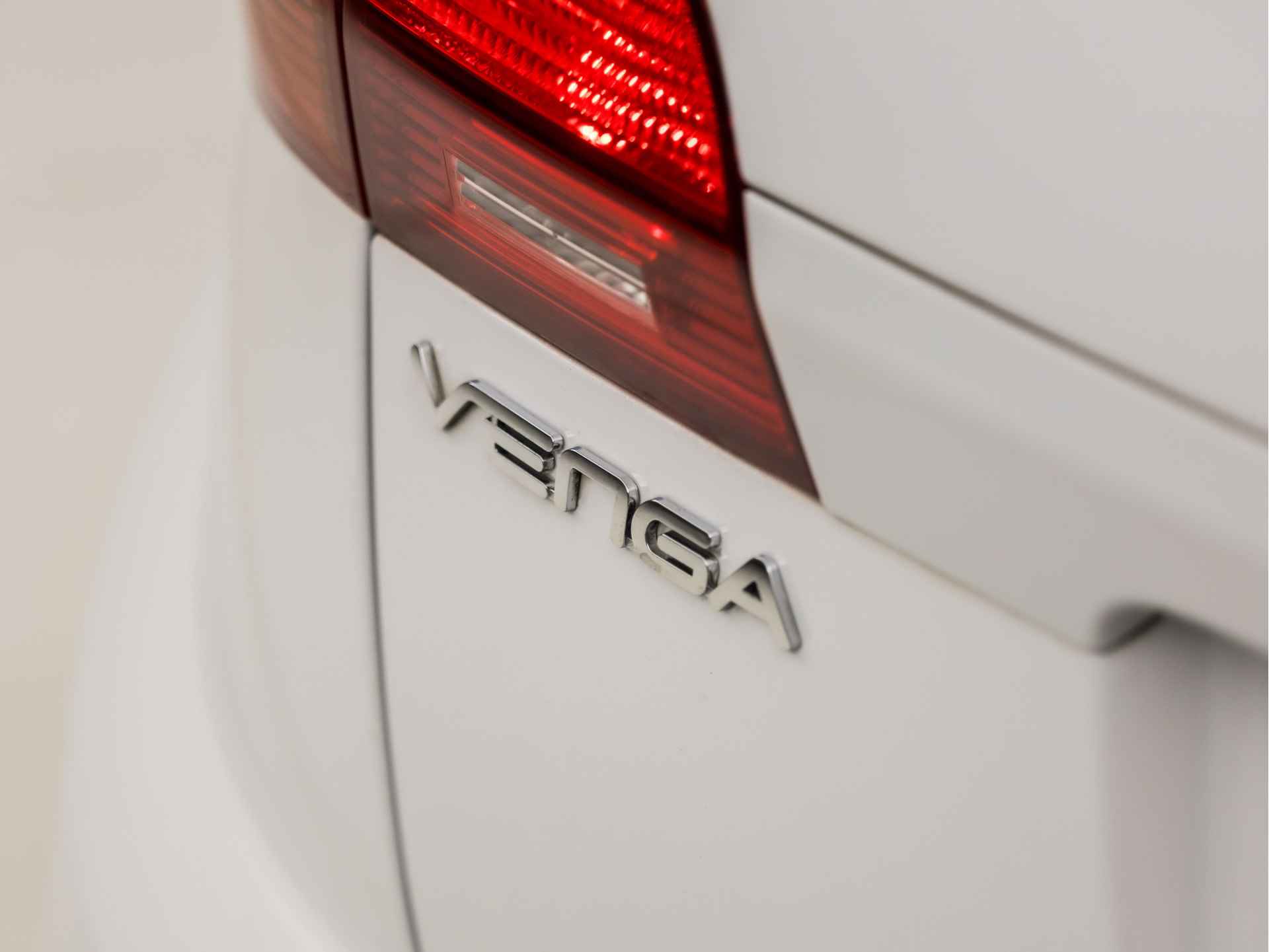 Kia Venga 1.6 CVVT X-tra Sport (LOGISCH NAP, BLUETOOTH, CRUISE, TREKHAAK, GETINT GLAS, SPORTSTOELEN, LM VELGEN, ELEK PAKKET, NIEUWE APK, NIEUWSTAAT) - 25/41