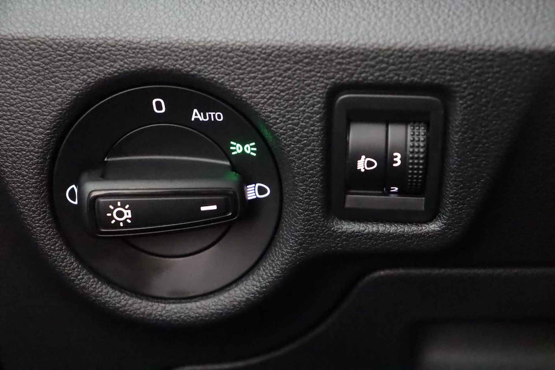 Škoda Kamiq 1.0 TSI Active - Bluetooth - Cruise Control - LED Koplampen - Airco - LM Velgen - 12 maanden Bovag garantie - 21/53