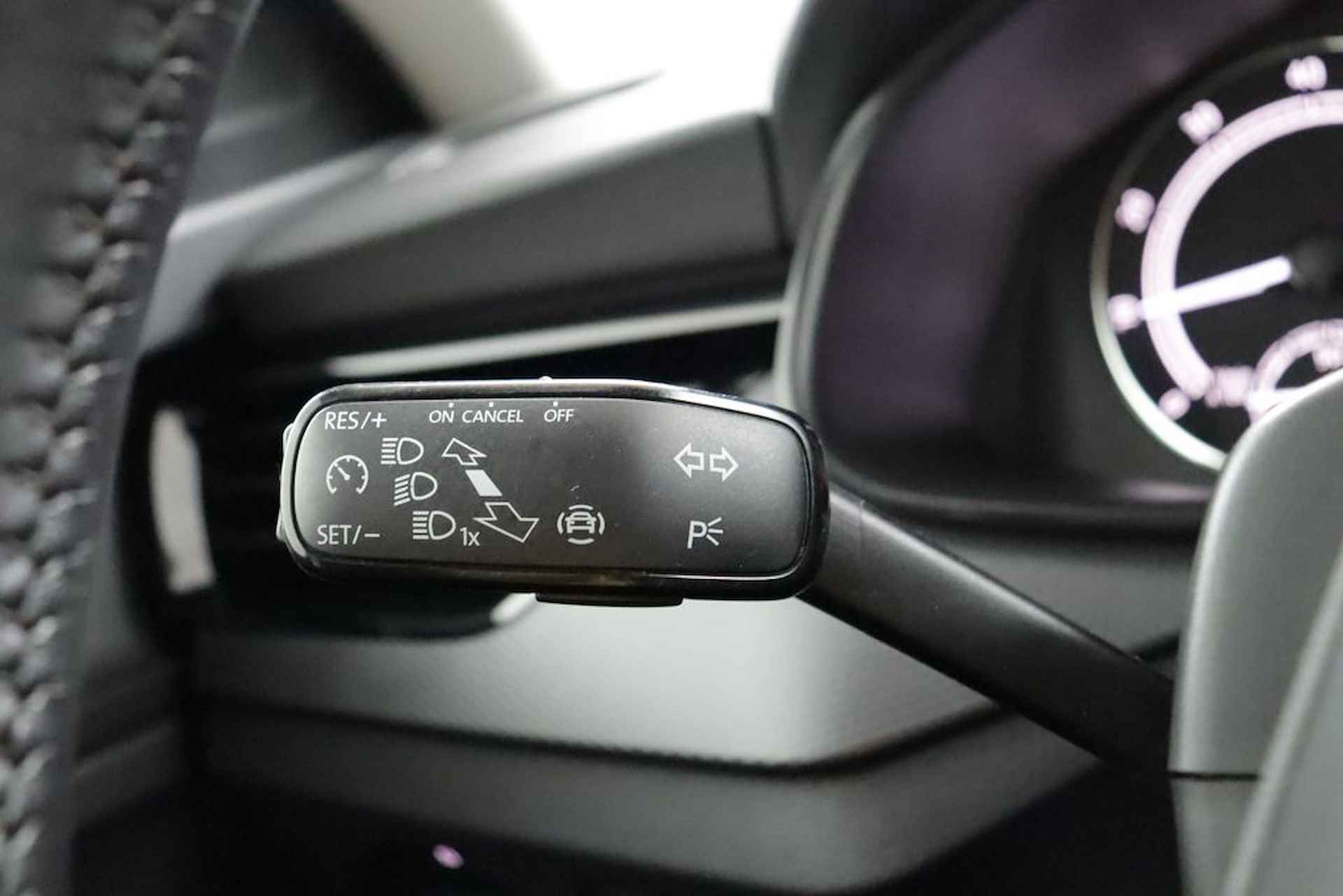 Škoda Kamiq 1.0 TSI Active - Bluetooth - Cruise Control - LED Koplampen - Airco - LM Velgen - 12 maanden Bovag garantie - 22/53