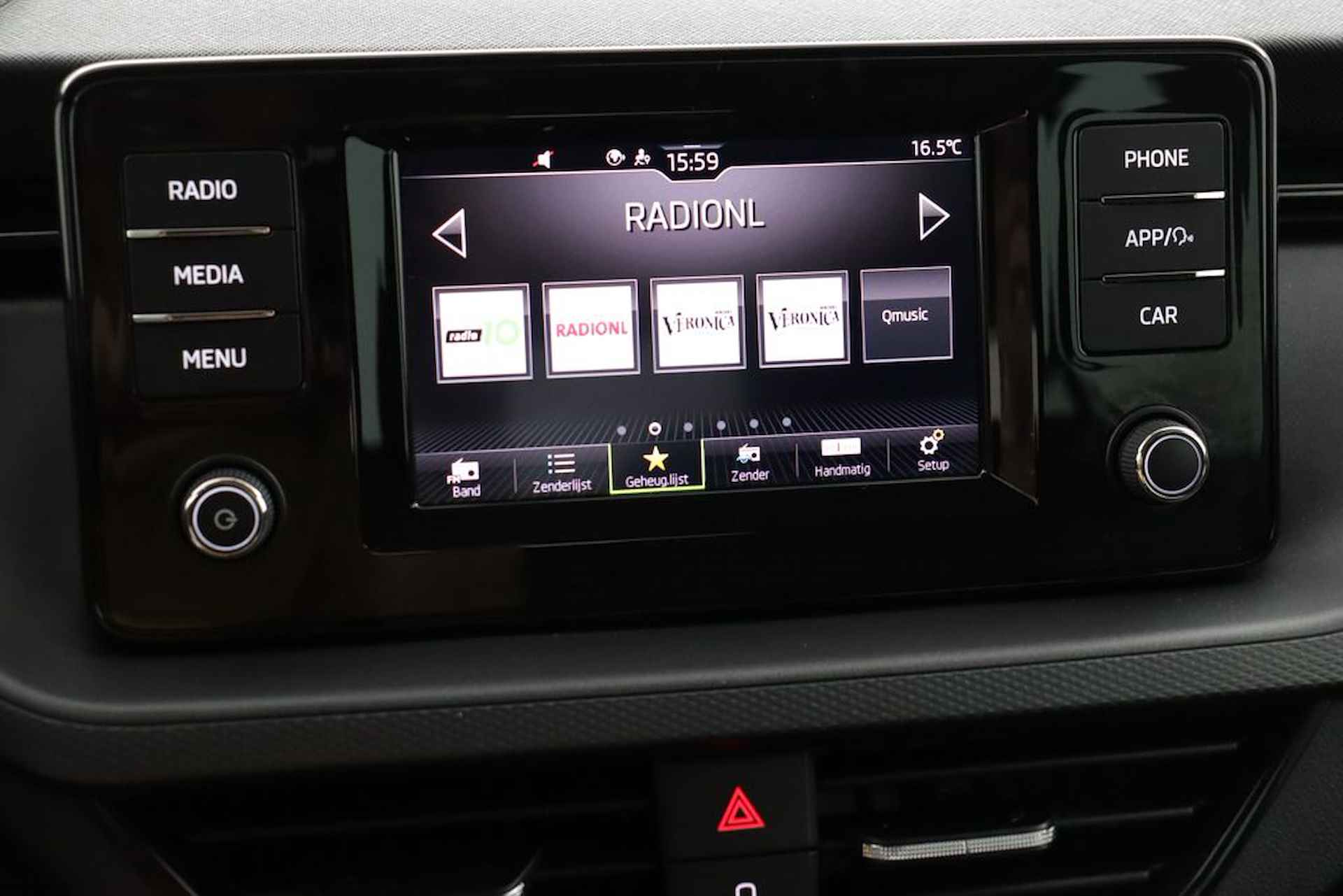 Škoda Kamiq 1.0 TSI Active - Bluetooth - Cruise Control - LED Koplampen - Airco - LM Velgen - 12 maanden Bovag garantie - 24/53