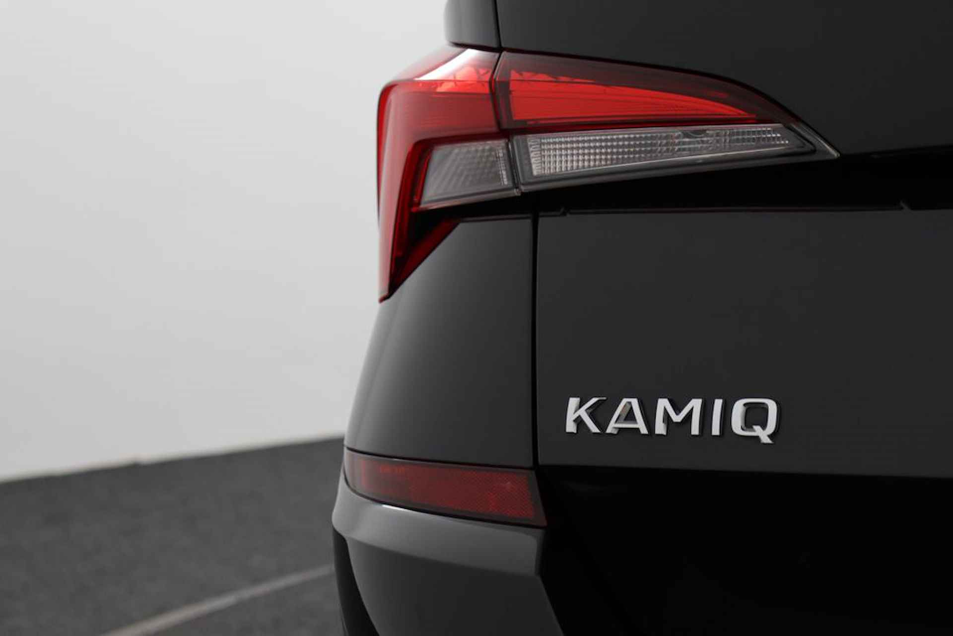 Škoda Kamiq 1.0 TSI Active - Bluetooth - Cruise Control - LED Koplampen - Airco - LM Velgen - 12 maanden Bovag garantie - 36/53