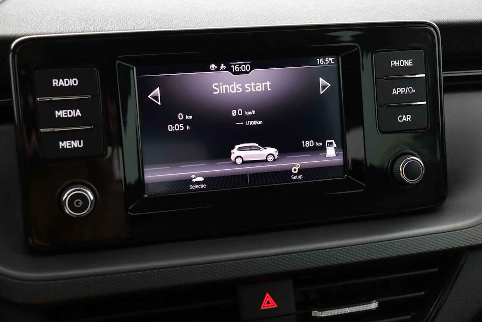 Škoda Kamiq 1.0 TSI Active - Bluetooth - Cruise Control - LED Koplampen - Airco - LM Velgen - 12 maanden Bovag garantie - 45/53
