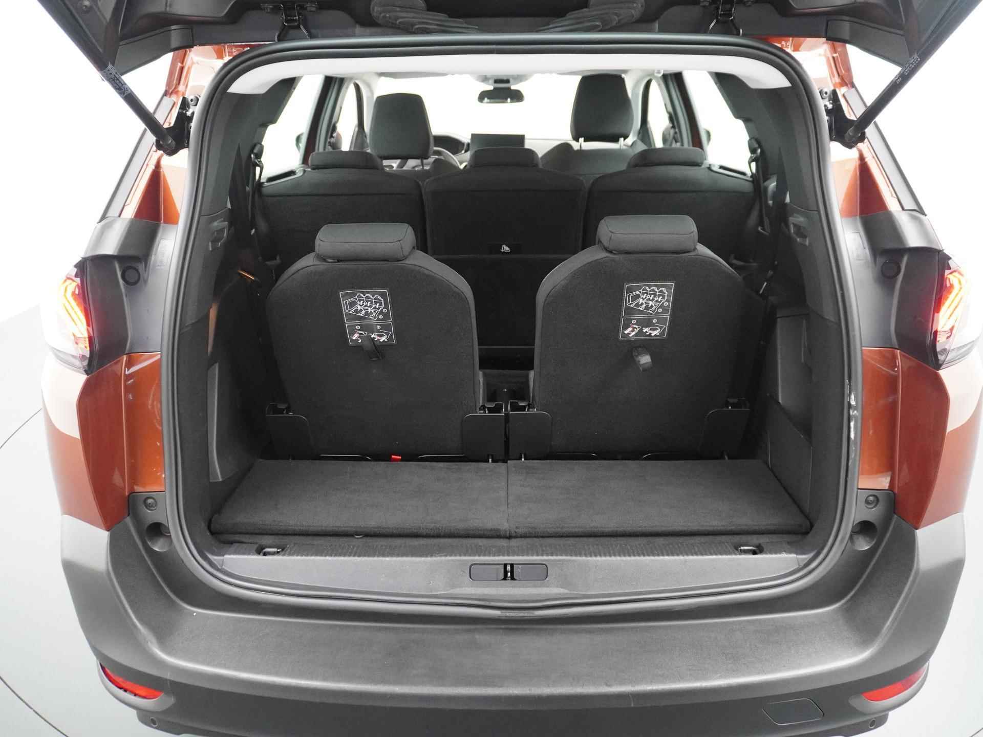 Peugeot 5008 SUV Active Pack 130 pk Automaat | Navigatie | Achteruitrijcamera | Parkeersensoren Achter | Keyless Start | LED Koplampen | Lederen Stuurwiel | Climate Control | Cruise Control | 17" Lichtmetalen Velgen | Apple Carplay/Android Auto | - 15/50