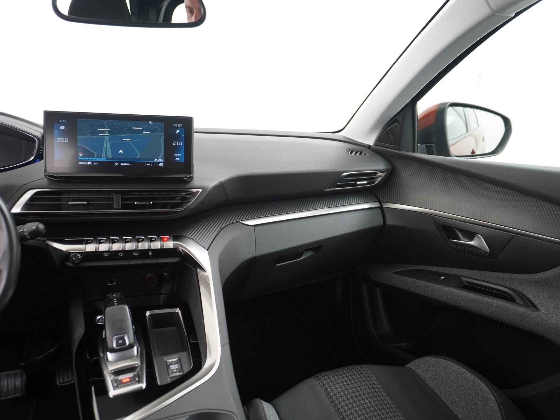 Peugeot 5008 SUV Active Pack 130 pk Automaat | Navigatie | Achteruitrijcamera | Parkeersensoren Achter | Keyless Start | LED Koplampen | Lederen Stuurwiel | Climate Control | Cruise Control | 17" Lichtmetalen Velgen | Apple Carplay/Android Auto | - 26/50