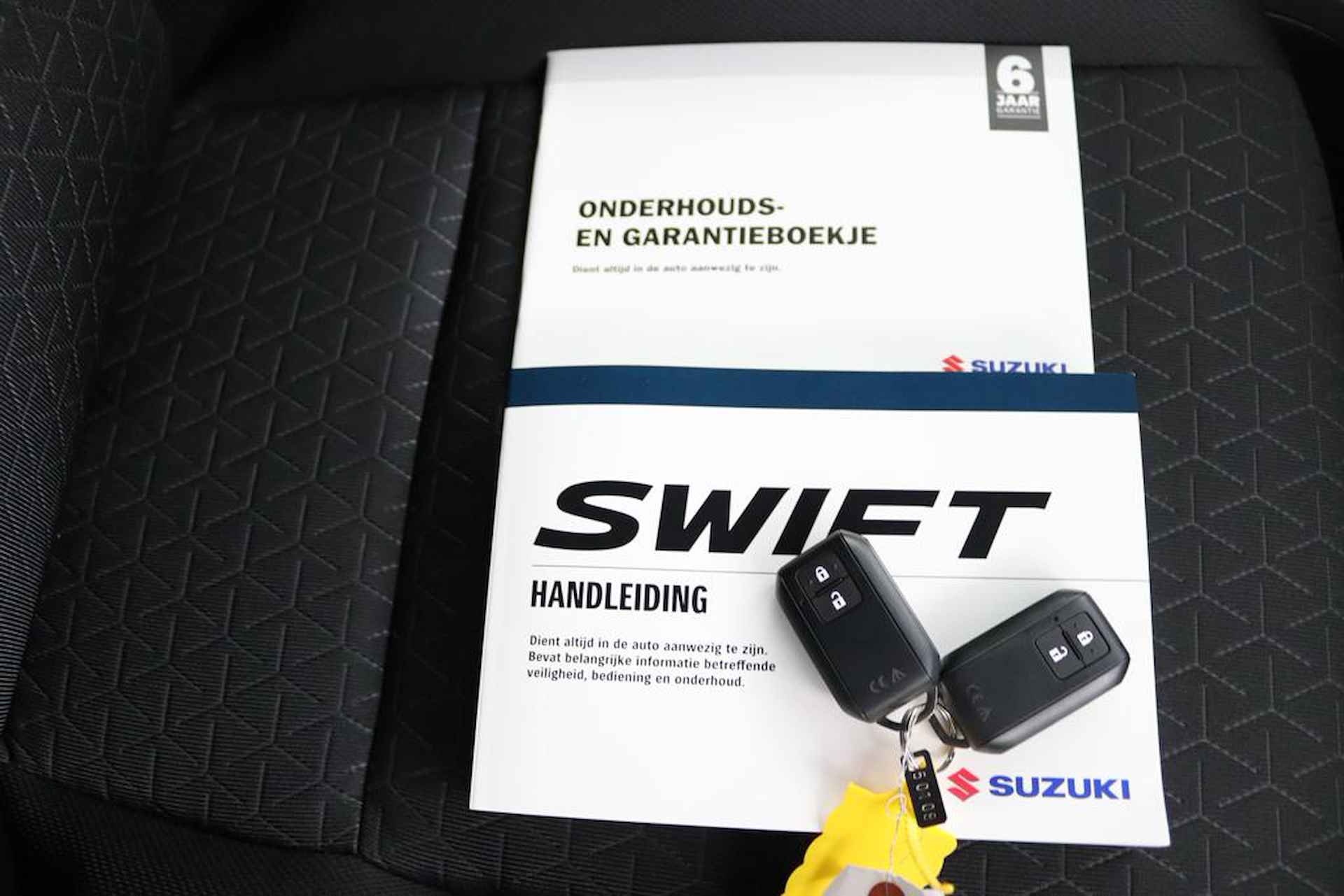 Suzuki Swift 1.2 Comfort Smart Hybrid | €2000,- Korting | Nieuwe Auto | Navigatie | Keyless Entry | Parkeersensoren Achter | 6 Jaar Garantie | - 26/45